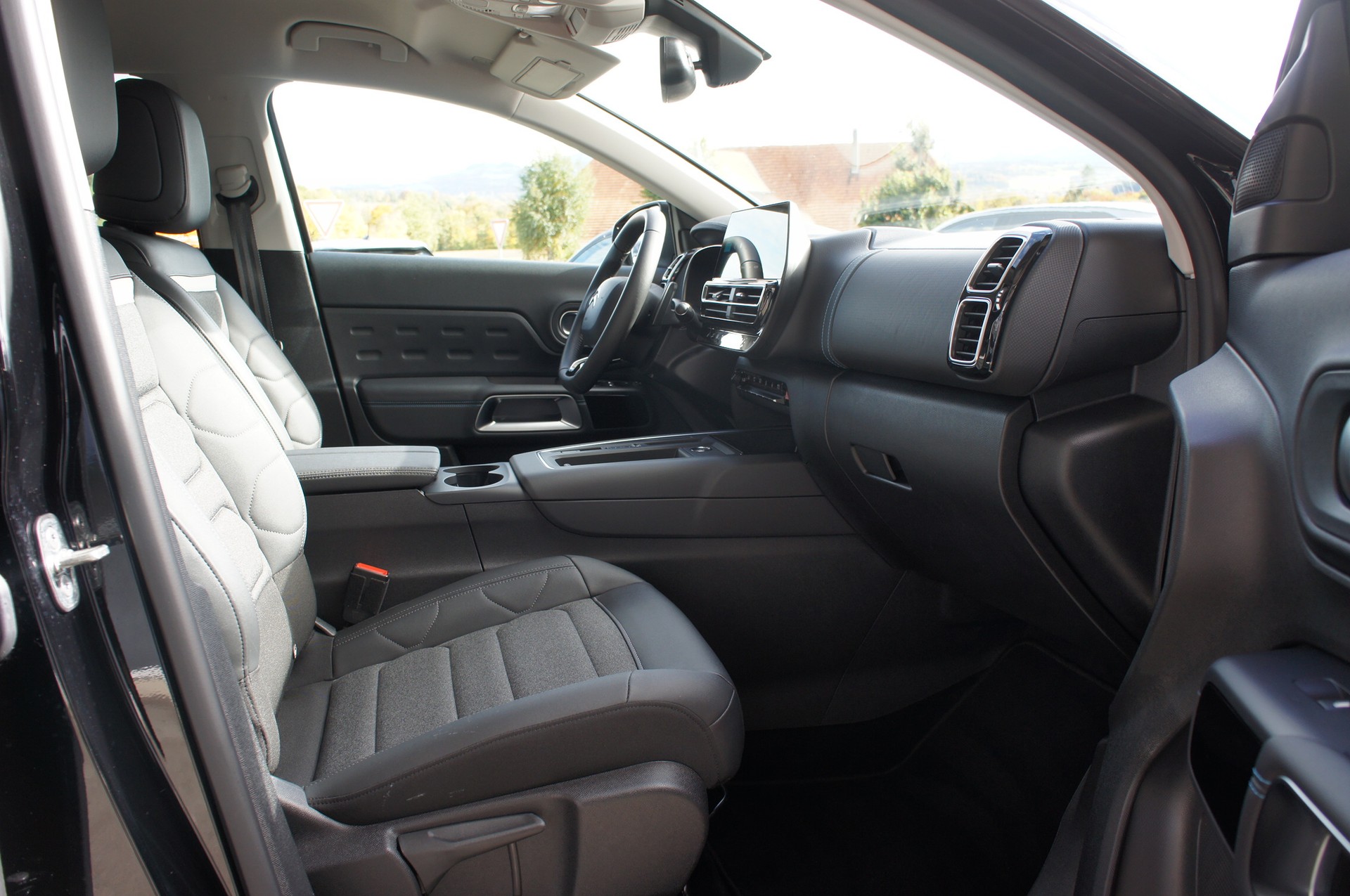 CITROEN C5 Aircross 1.6 PHEV Swiss Edition-image-8