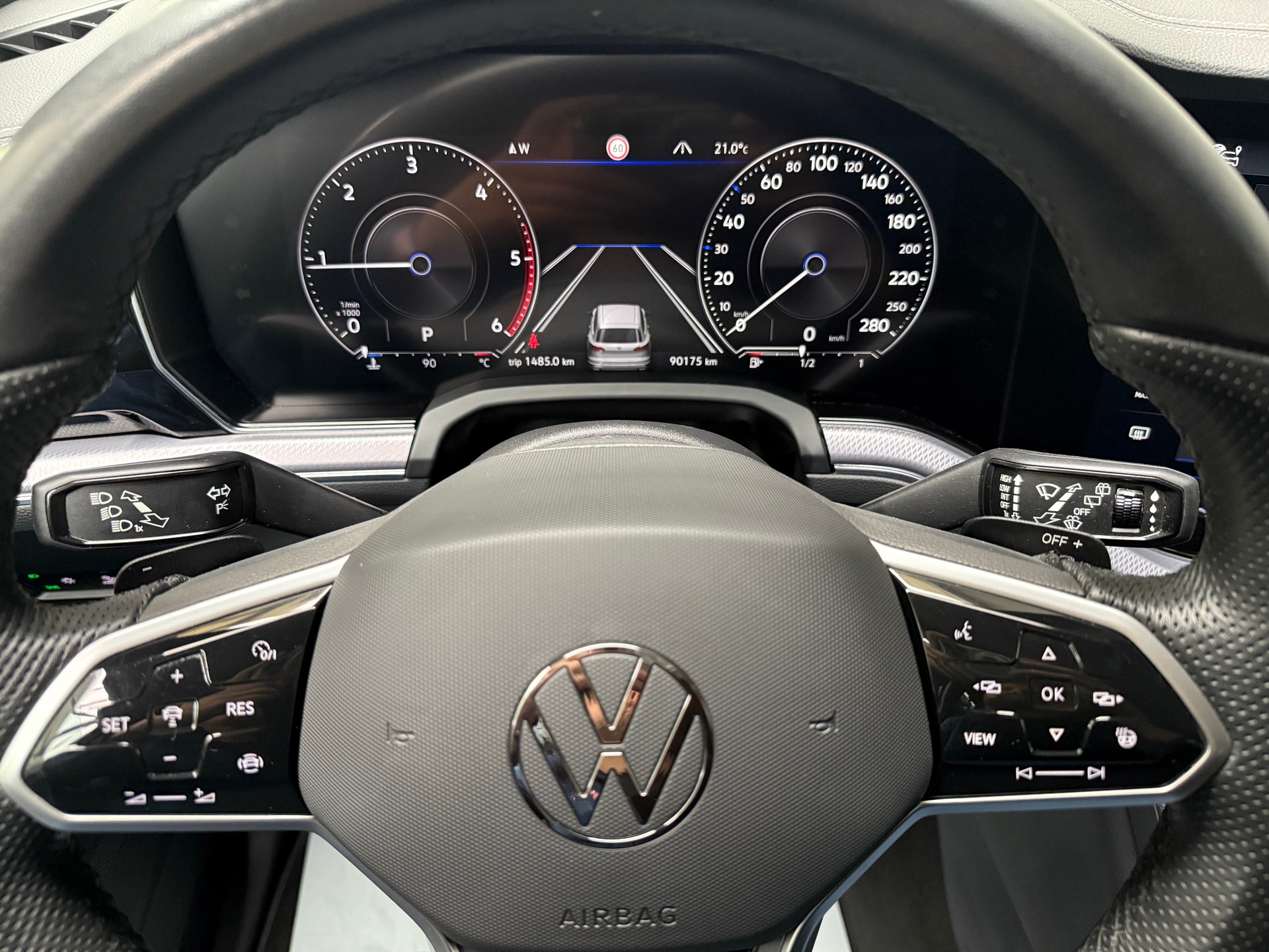 VW Touareg 3.0 TDI R Line Tiptronic-image-12