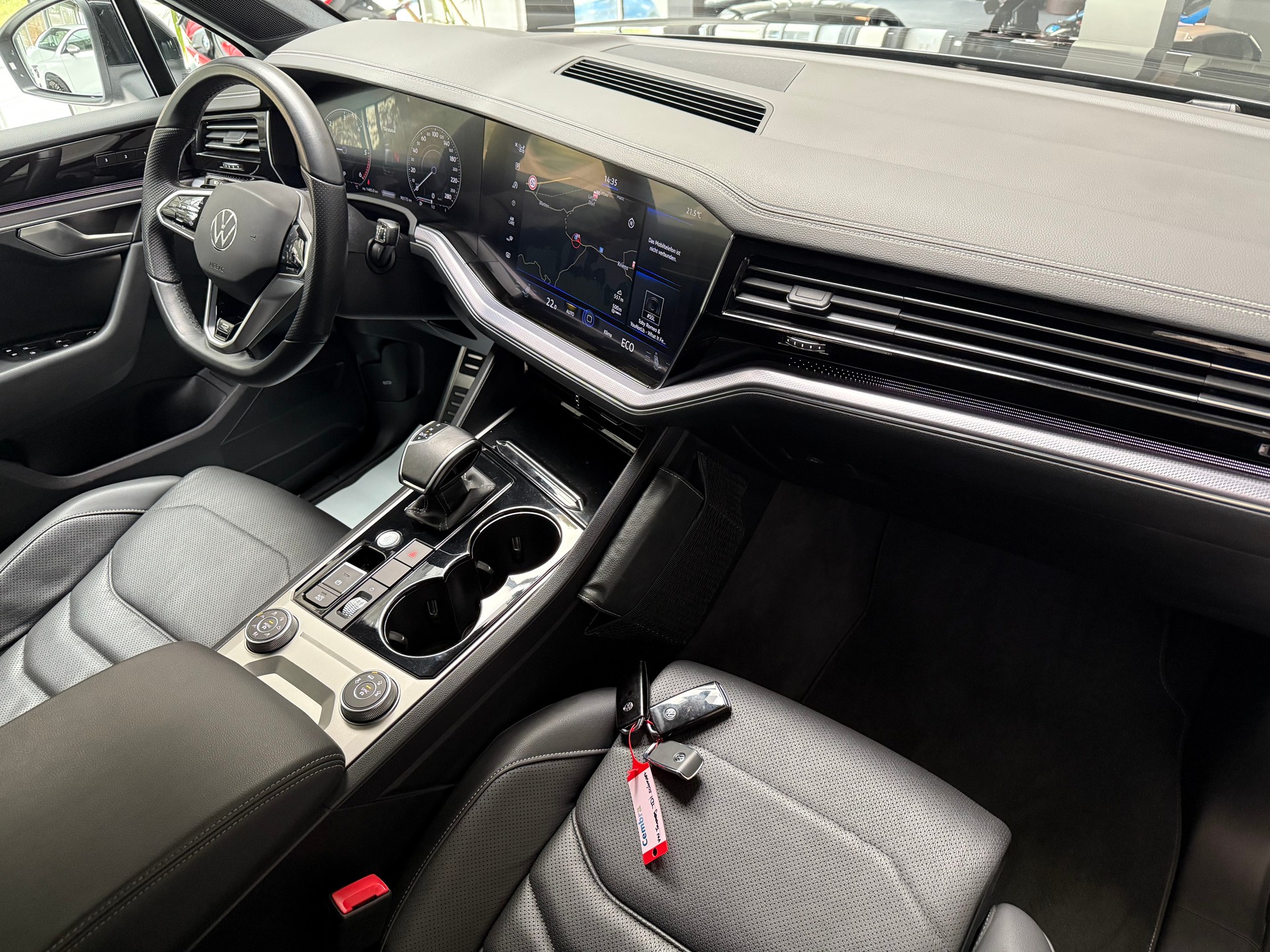 VW Touareg 3.0 TDI R Line Tiptronic-image-8