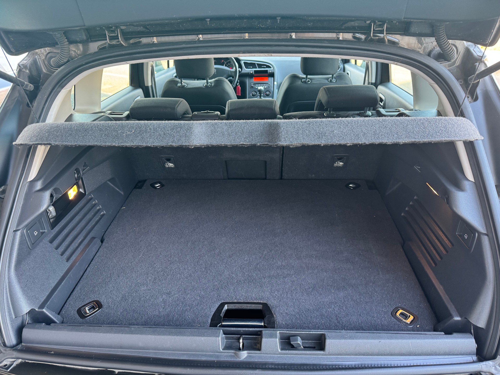 PEUGEOT 3008 1.6 16V T Sport Pack-image-4