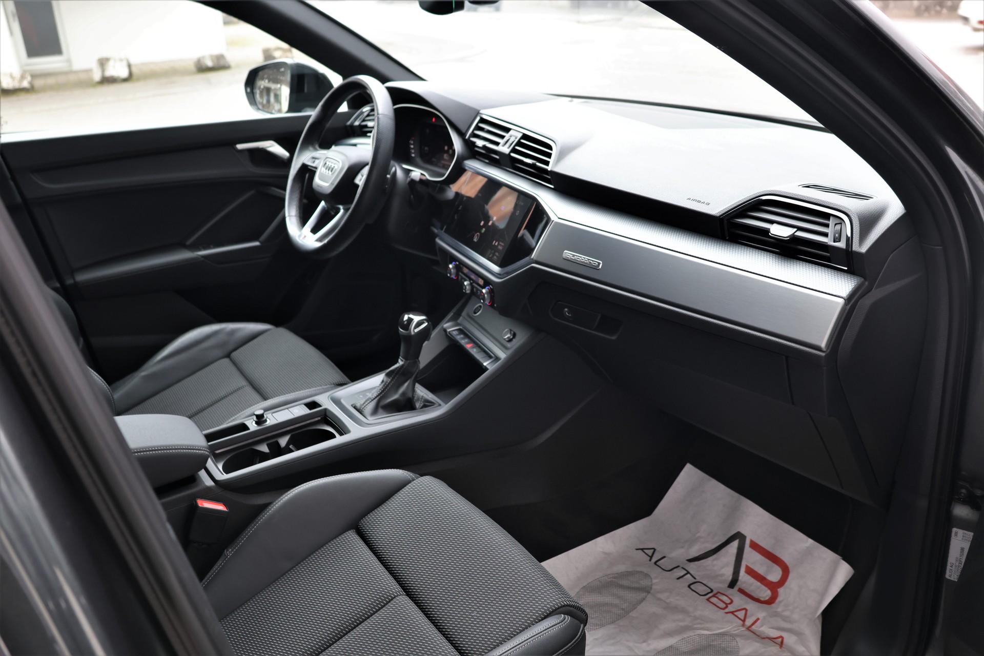 AUDI Q3 Sportback 35 TDI S line quattro S-tronic (CH)-image-17