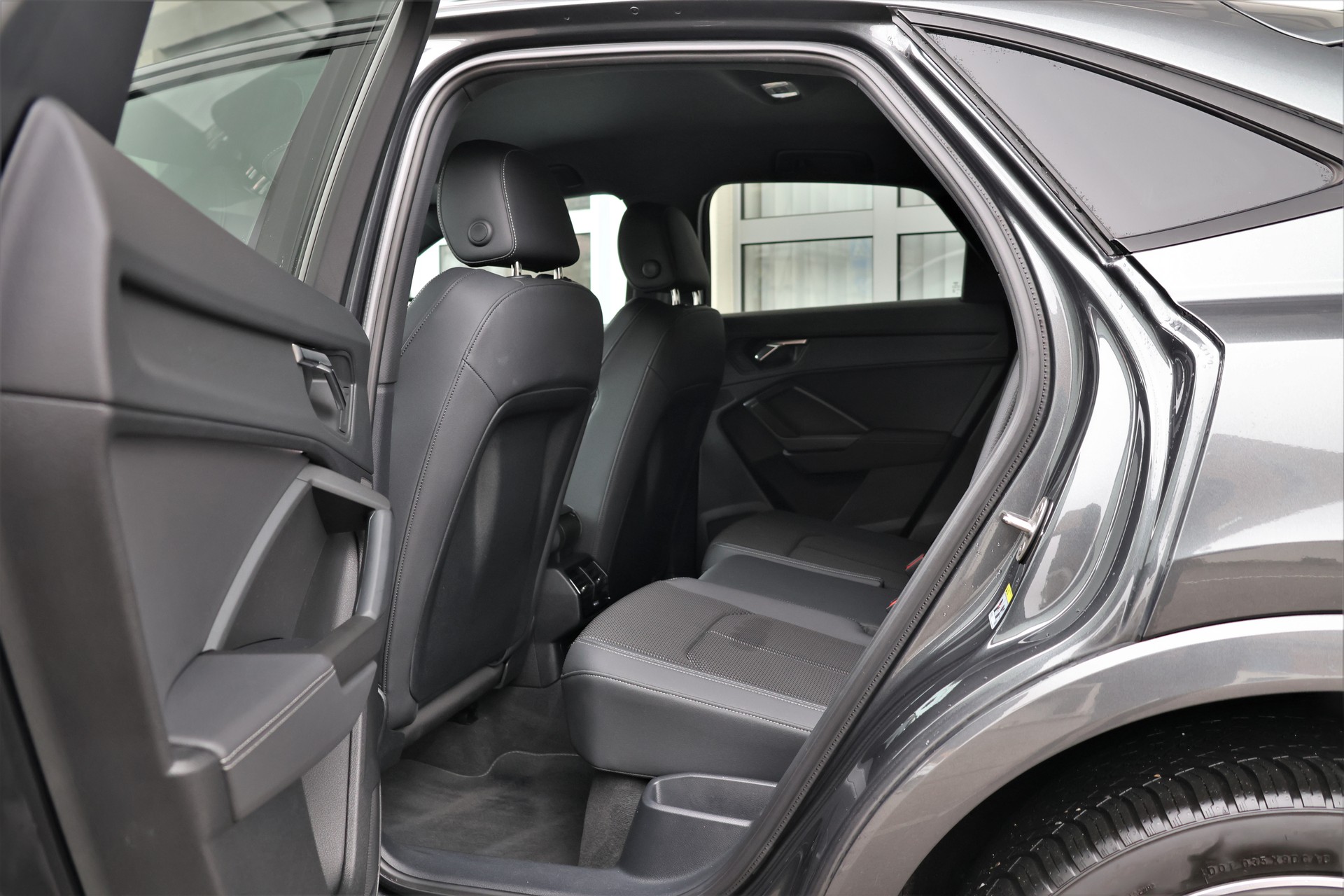 AUDI Q3 Sportback 35 TDI S line quattro S-tronic (CH)-image-11