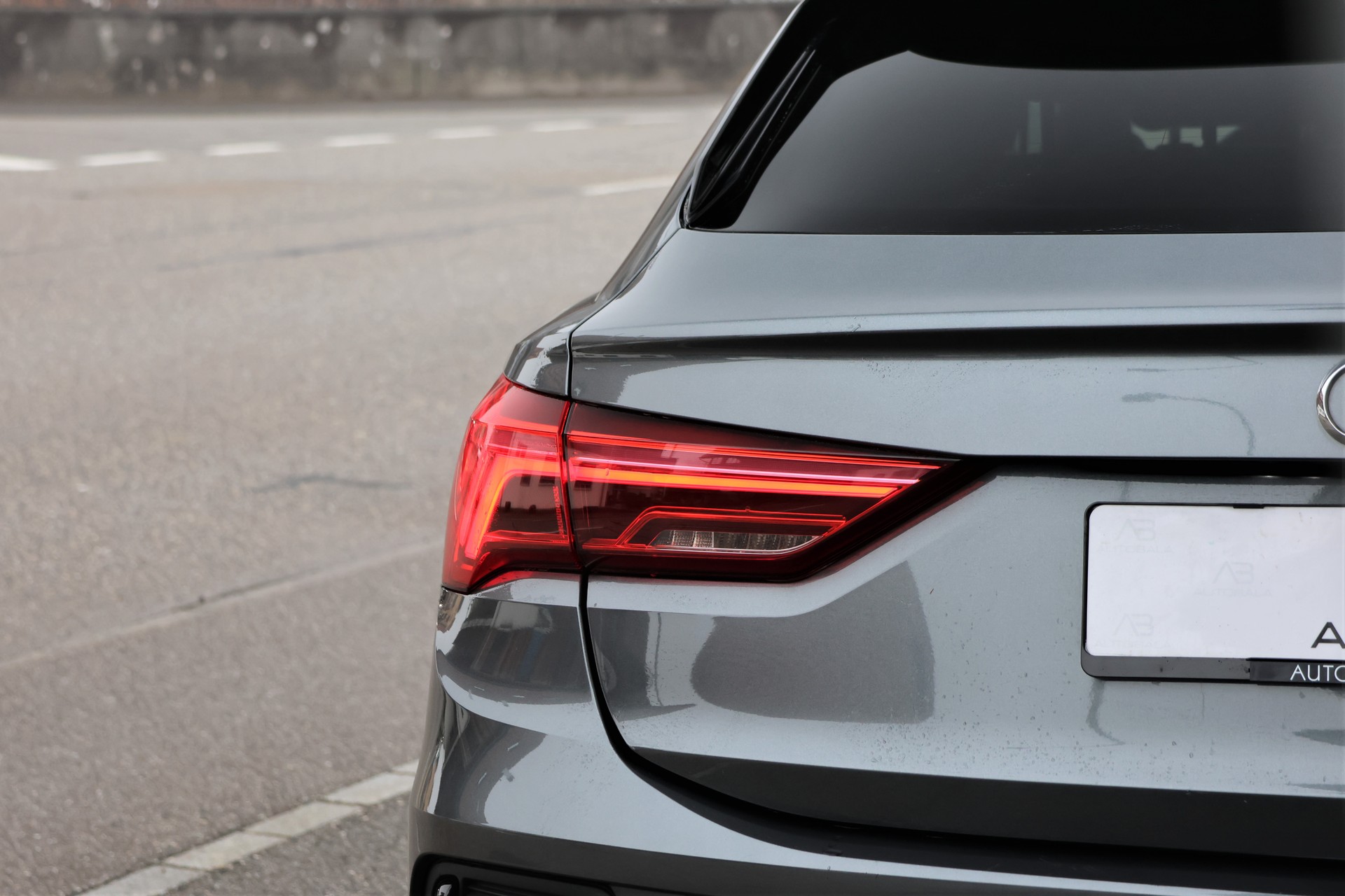 AUDI Q3 Sportback 35 TDI S line quattro S-tronic (CH)-image-4