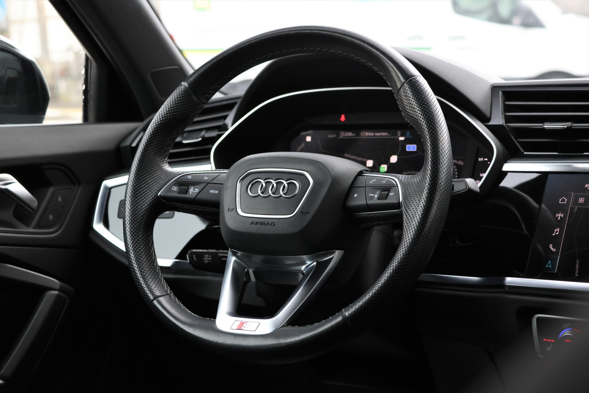 AUDI Q3 Sportback 35 TDI S line quattro S-tronic (CH)-image-13