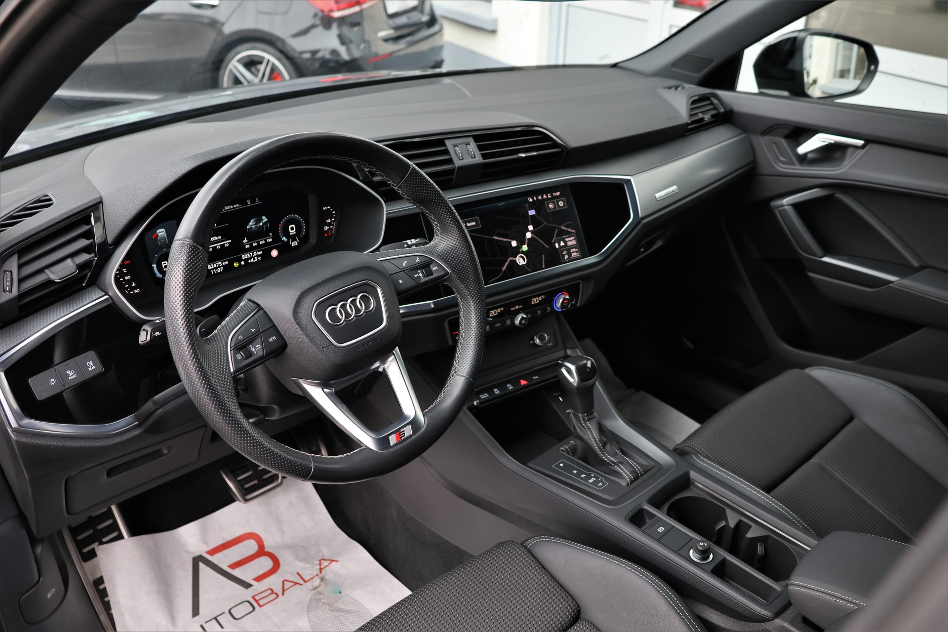 AUDI Q3 Sportback 35 TDI S line quattro S-tronic (CH)-image-9