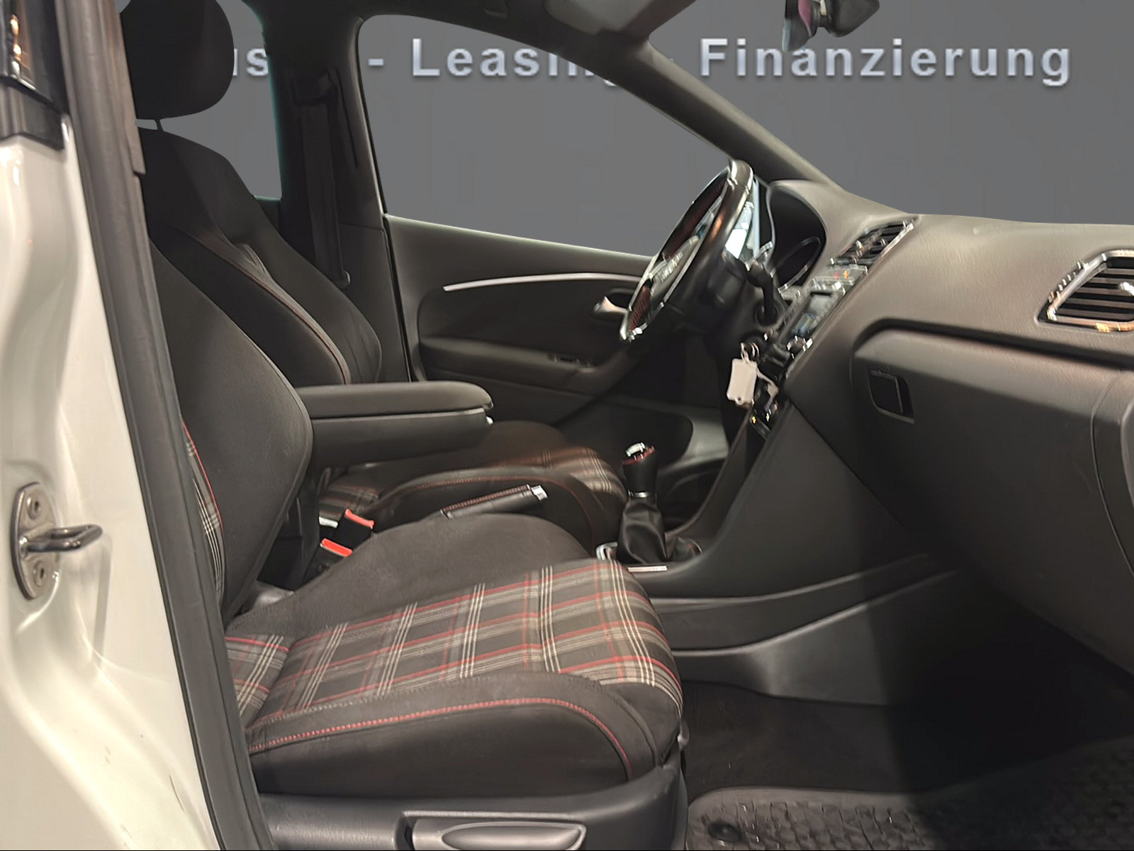 VW Polo 1.8 TSI GTI-image-10