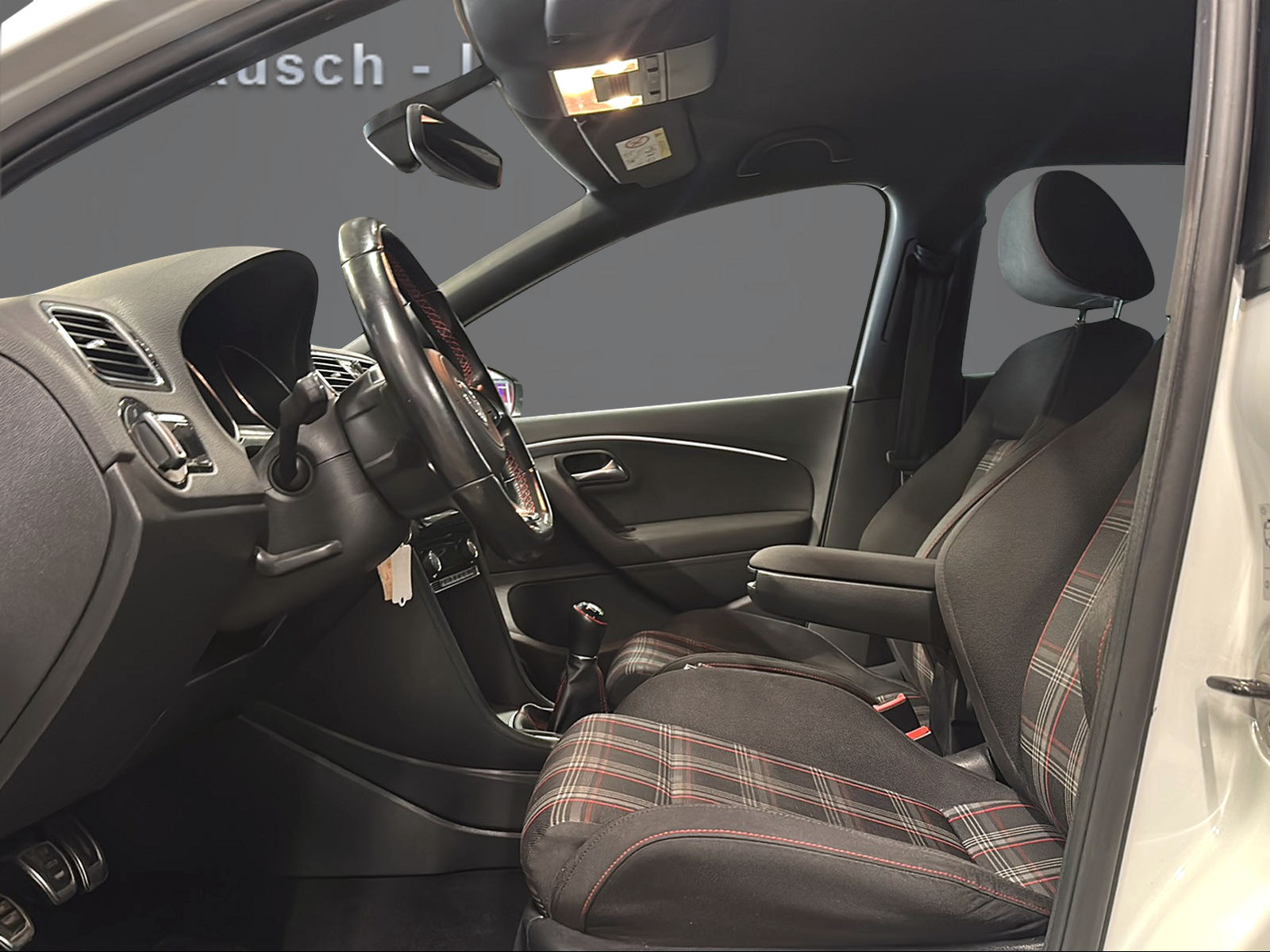 VW Polo 1.8 TSI GTI-image-8