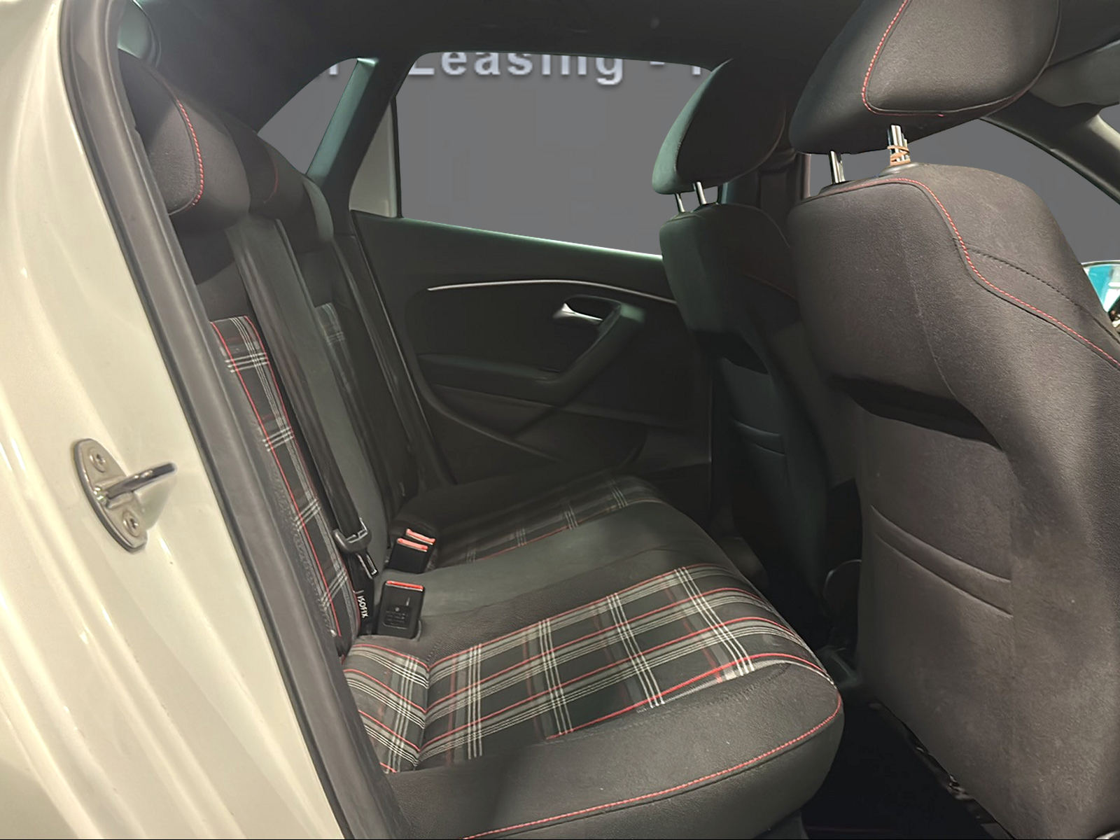 VW Polo 1.8 TSI GTI-image-12