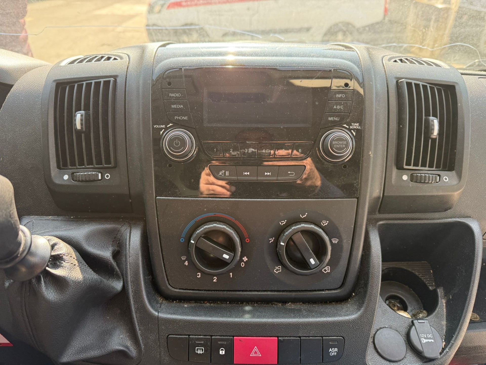 PEUGEOT Boxer 2.2 HDI 335 Pro L2H2-image-8