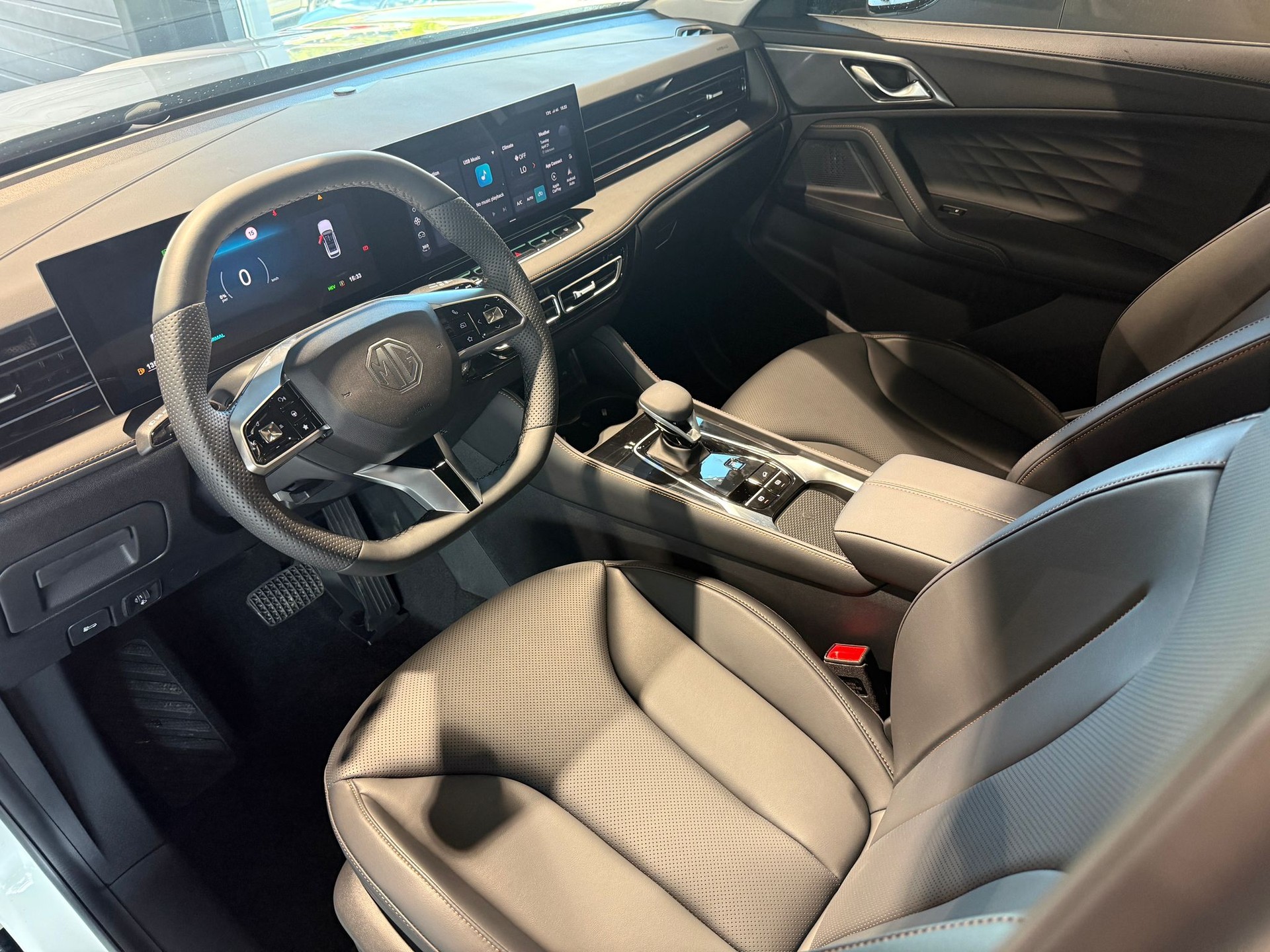 MG HS 1.5 T HEV Luxury-image-7