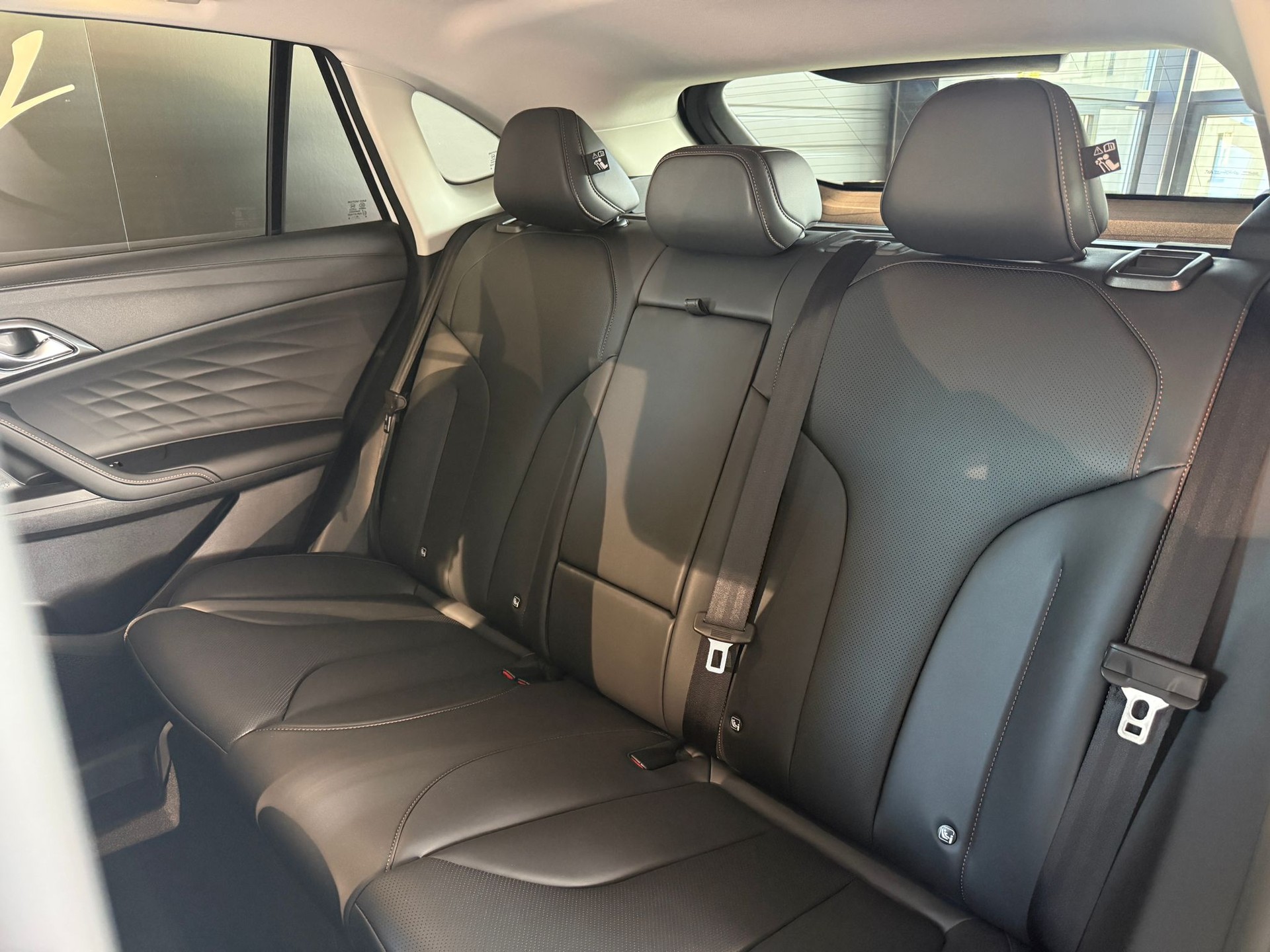 MG HS 1.5 T HEV Luxury-image-5
