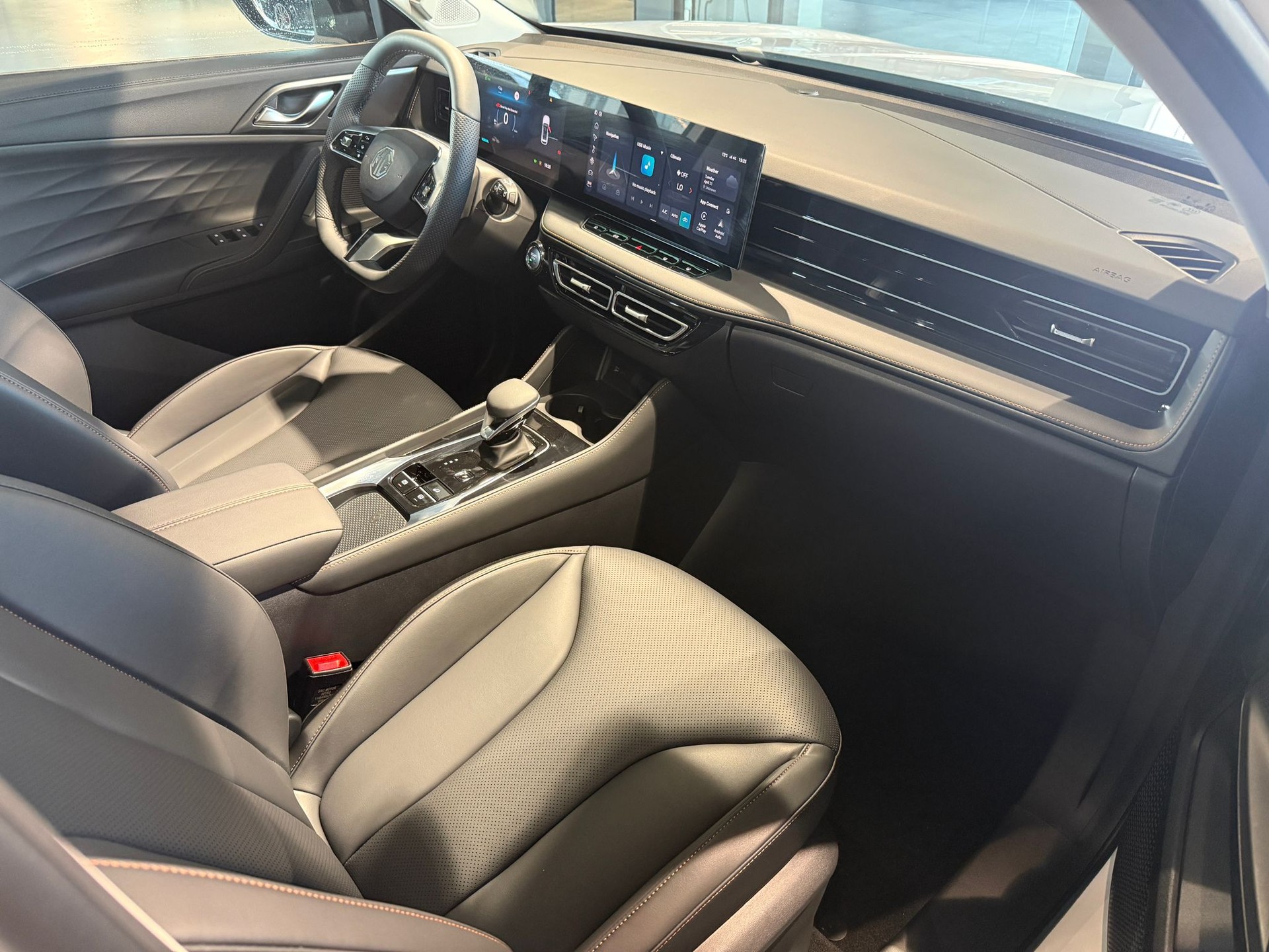 MG HS 1.5 T HEV Luxury-image-8