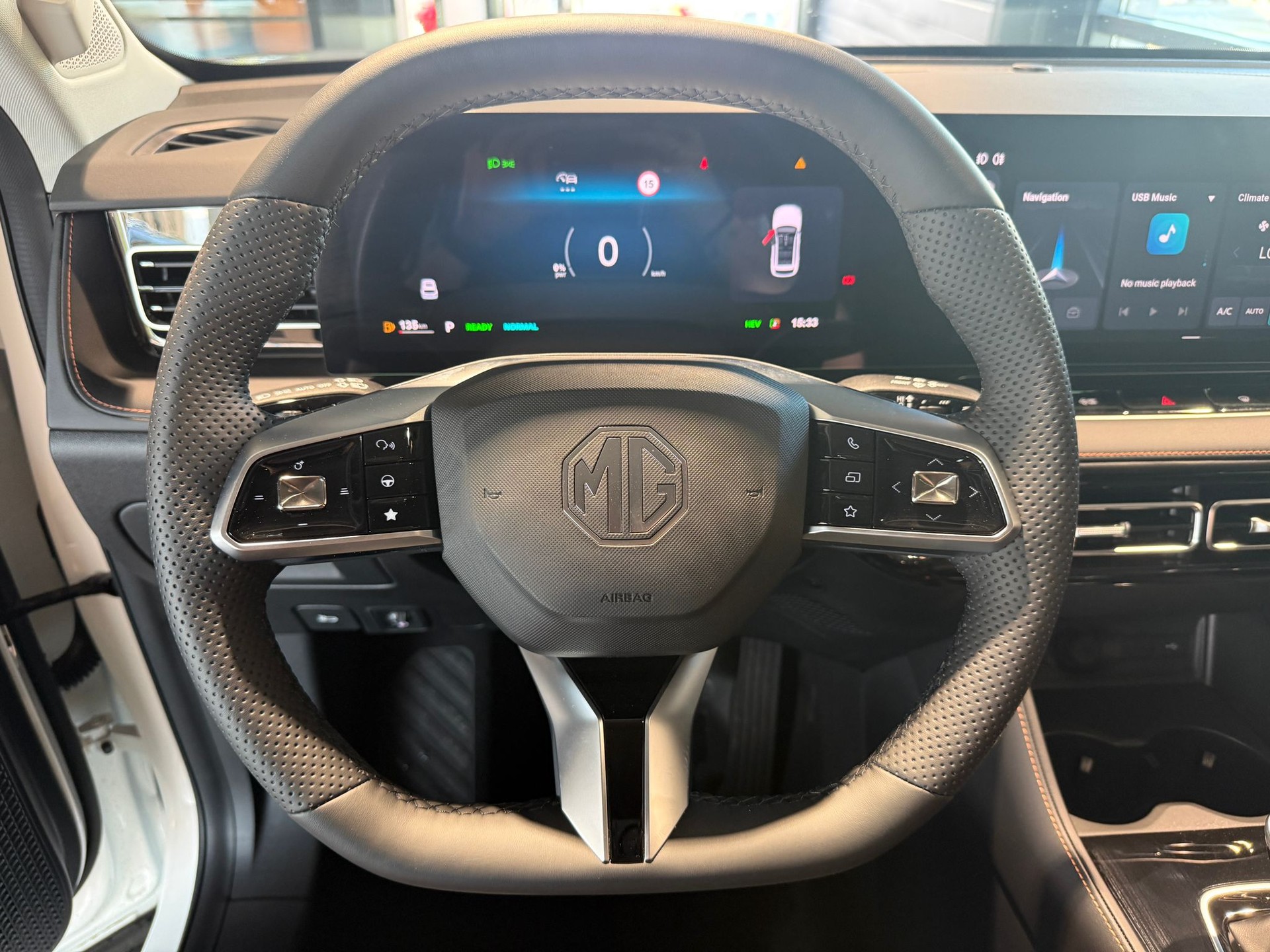 MG HS 1.5 T HEV Luxury-image-11