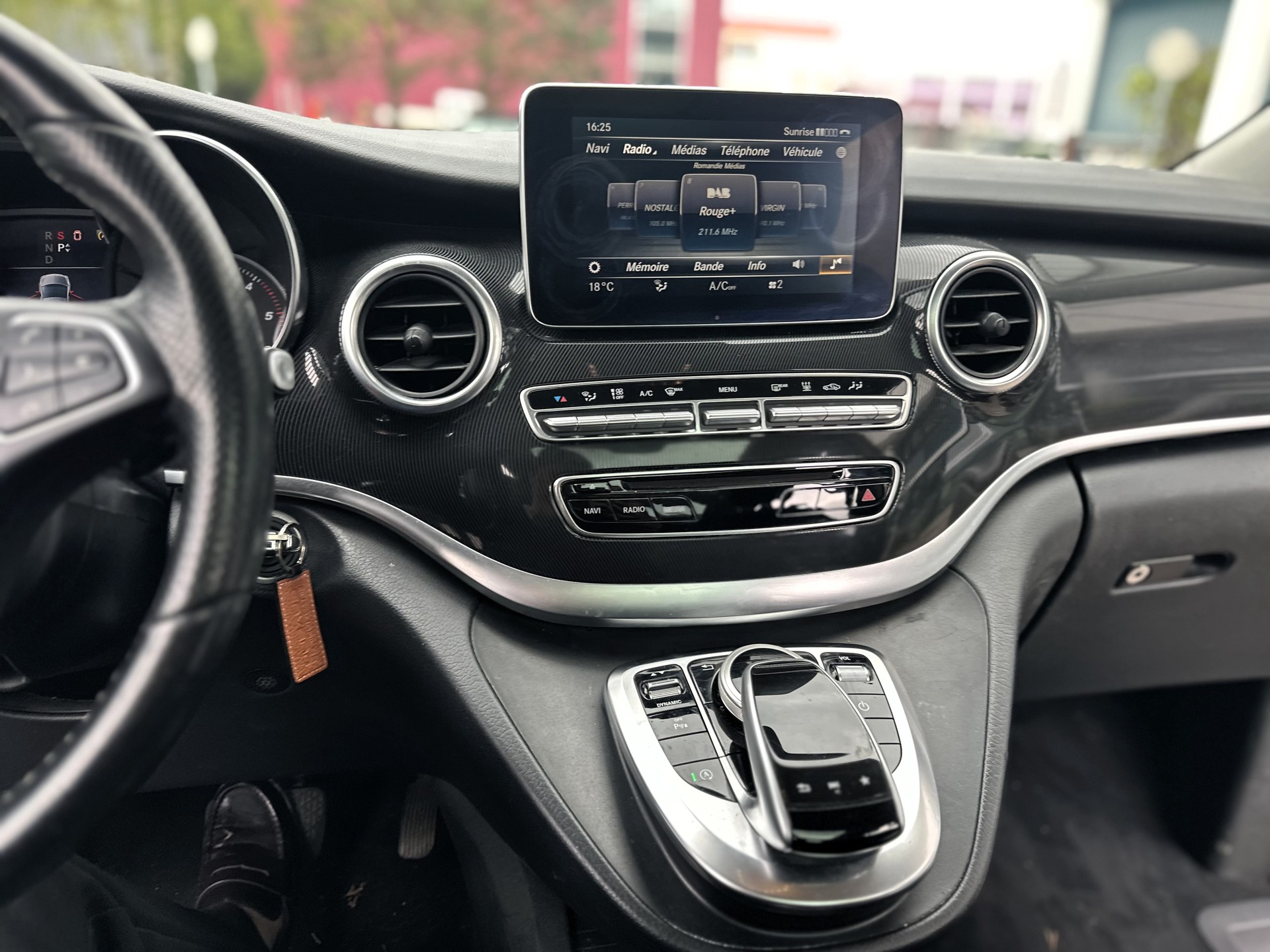 MERCEDES-BENZ V 250 d Avantgarde lang 4Matic 7G-Tronic-image-9
