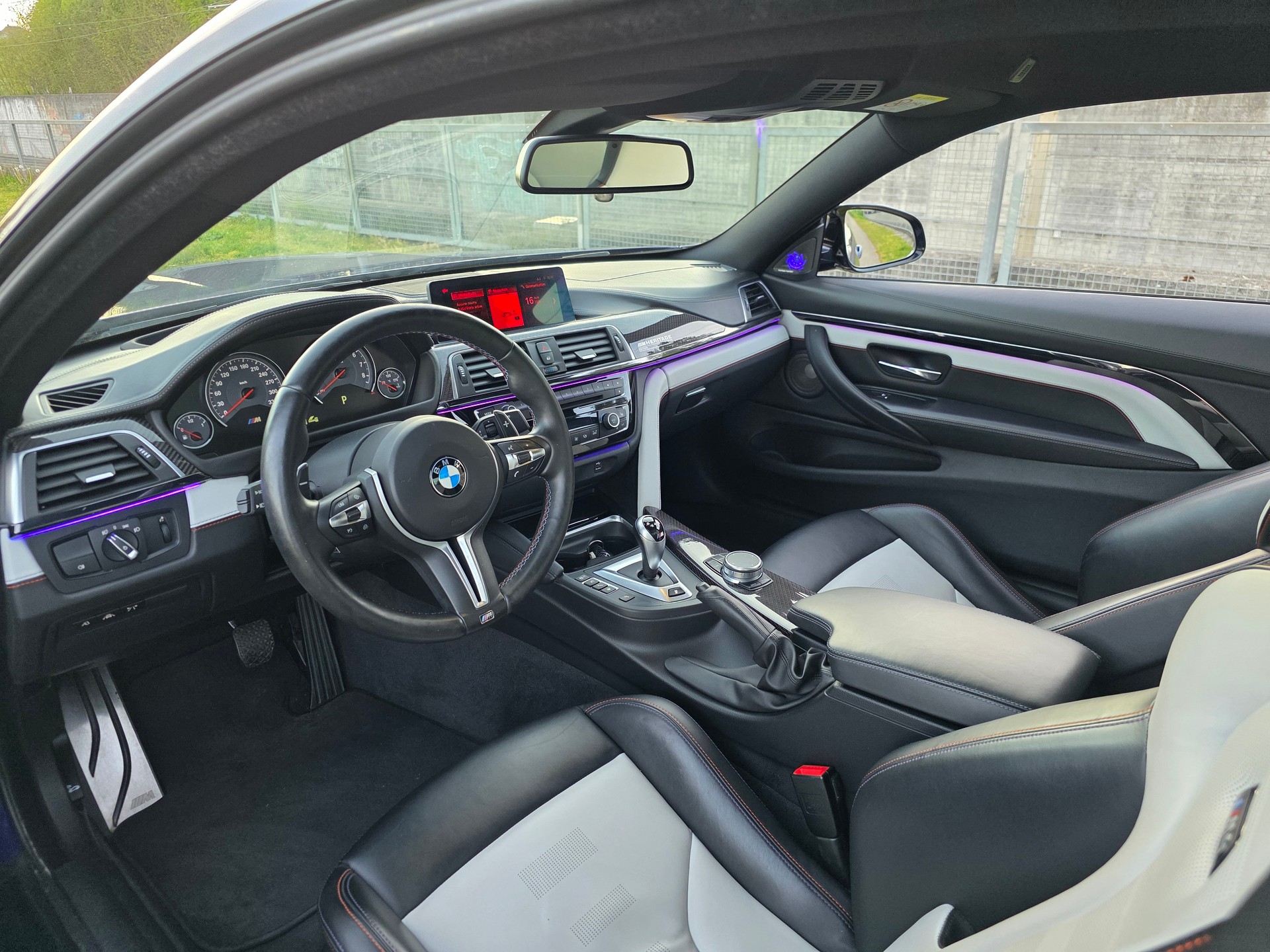 BMW M4 Coupé Heritage Edition DKG-image-8
