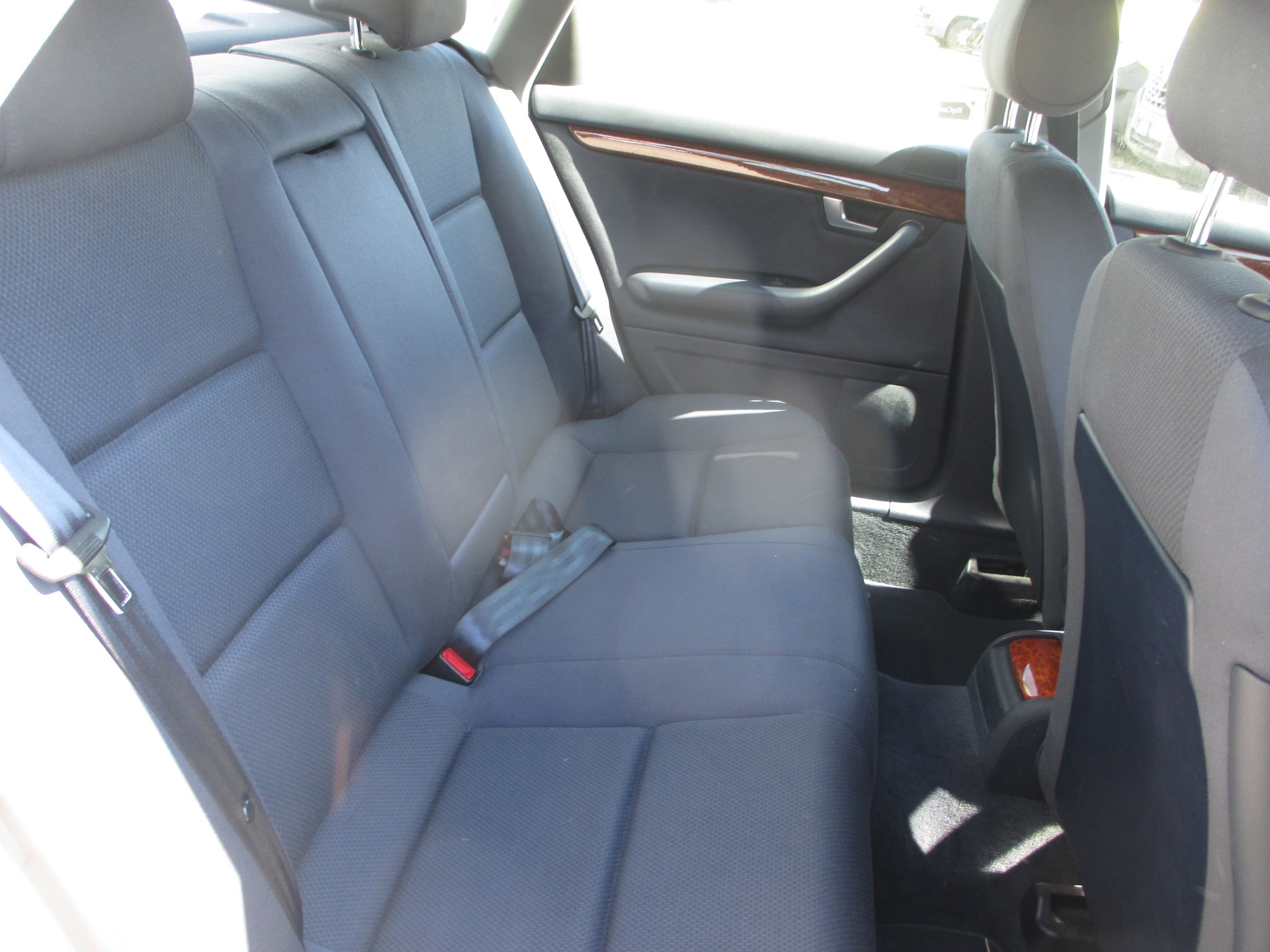 AUDI A4 2.0-image-11