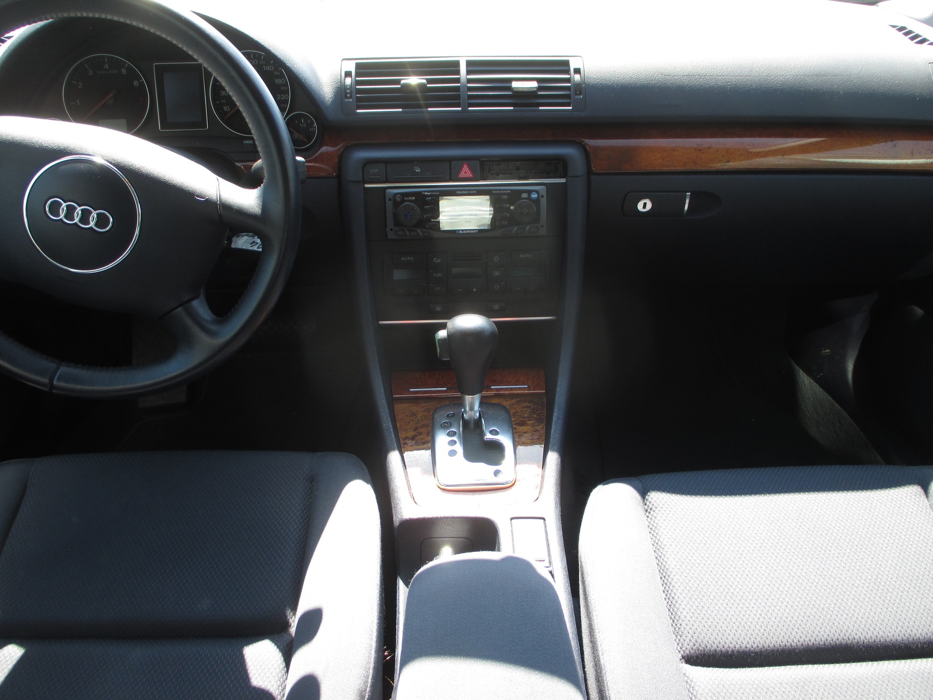 AUDI A4 2.0-image-8