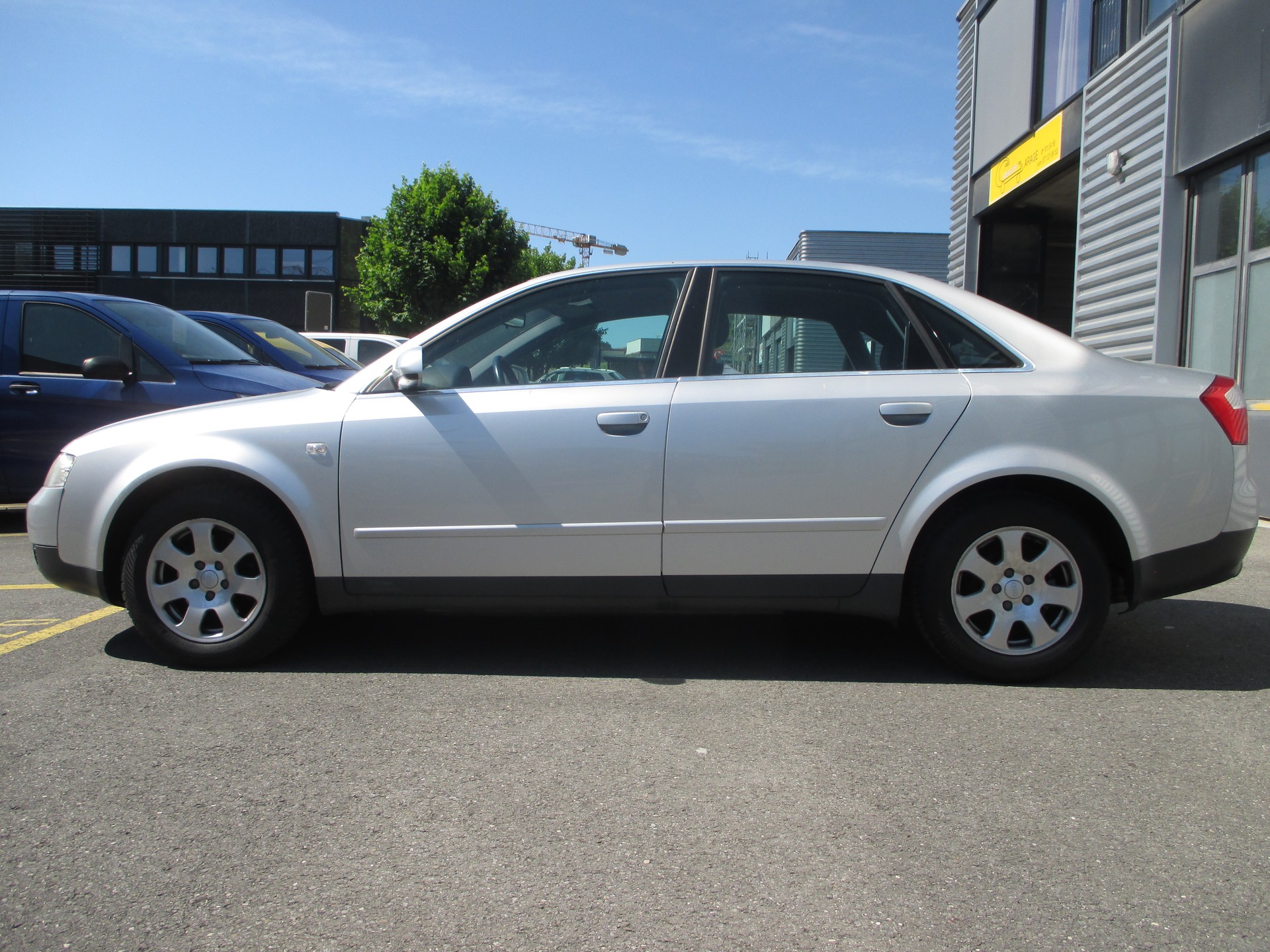 AUDI A4 2.0-image-6