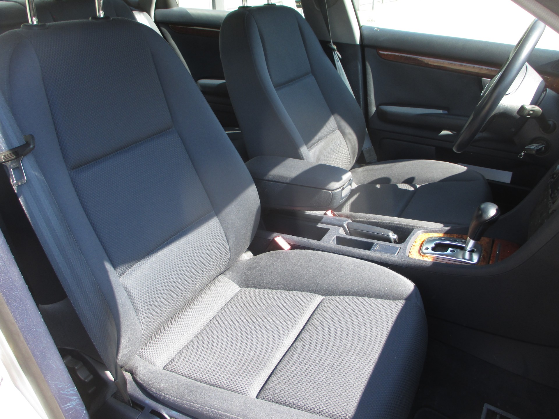AUDI A4 2.0-image-12