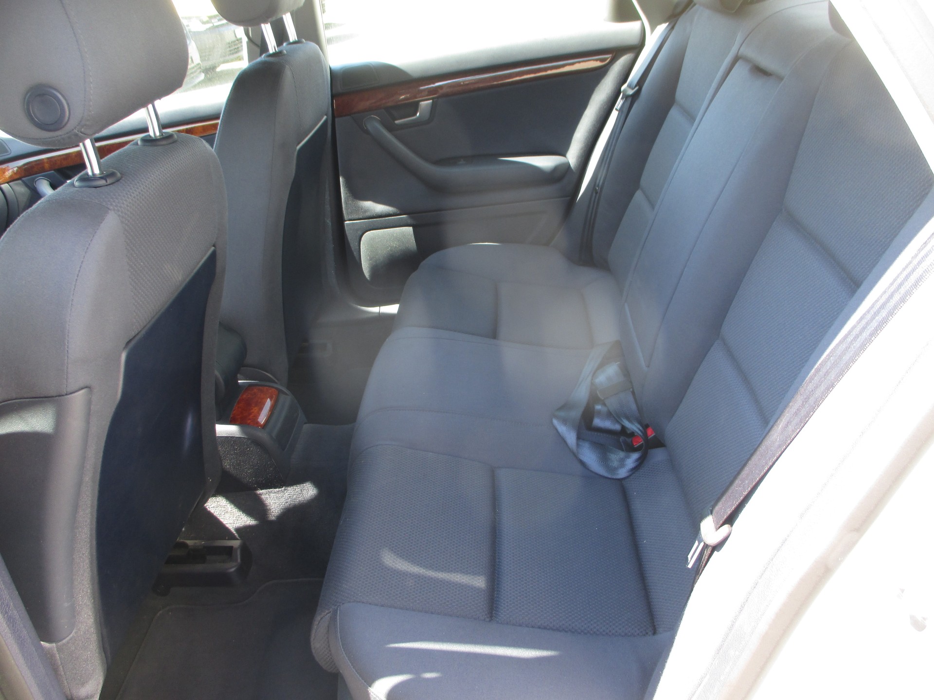 AUDI A4 2.0-image-10