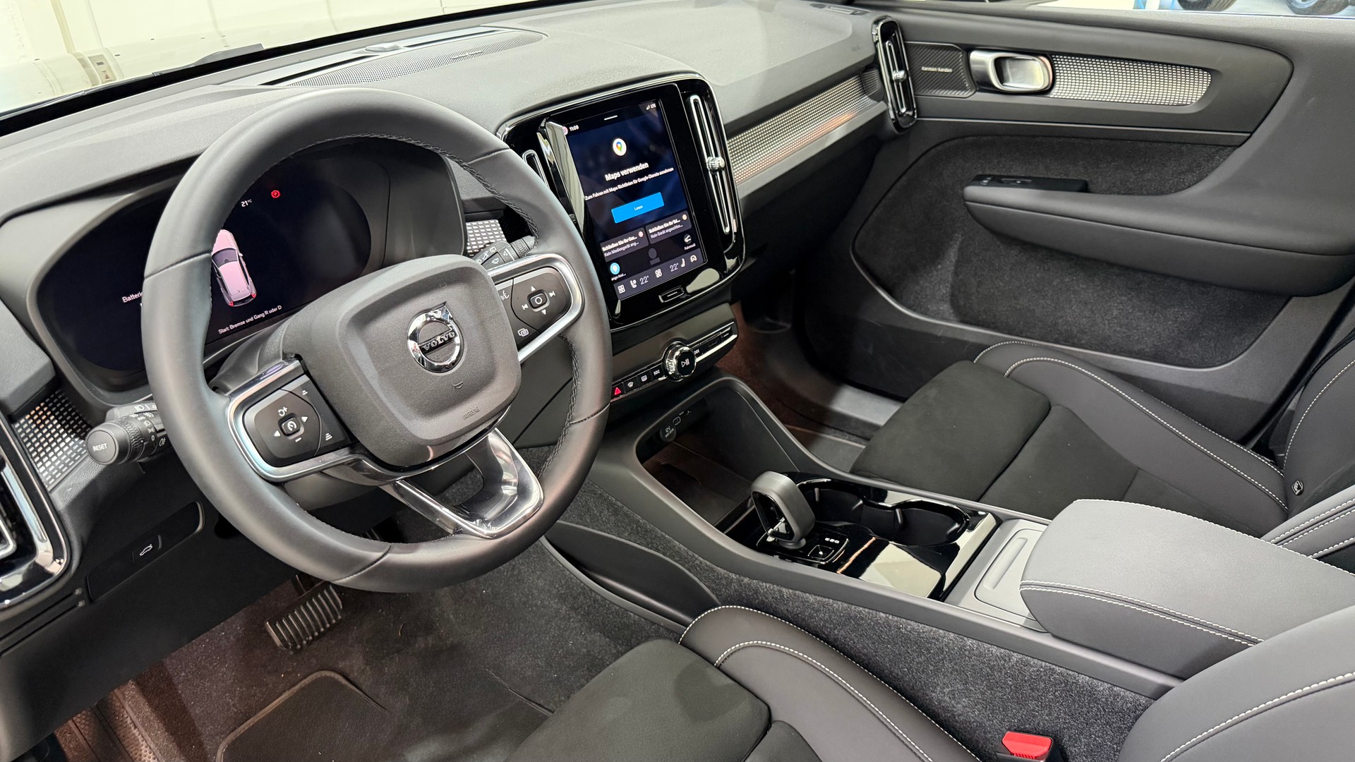 VOLVO EX40 Twin Plus AWD-showroom-element-3
