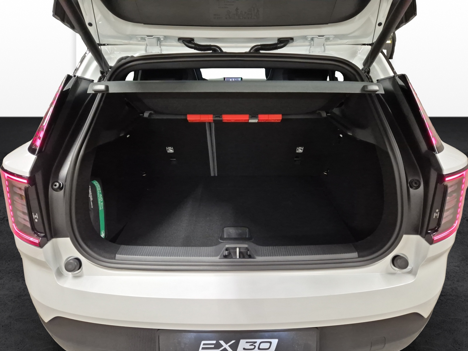 VOLVO EX30 E60 Twin Ultra Performance AWD-image-18