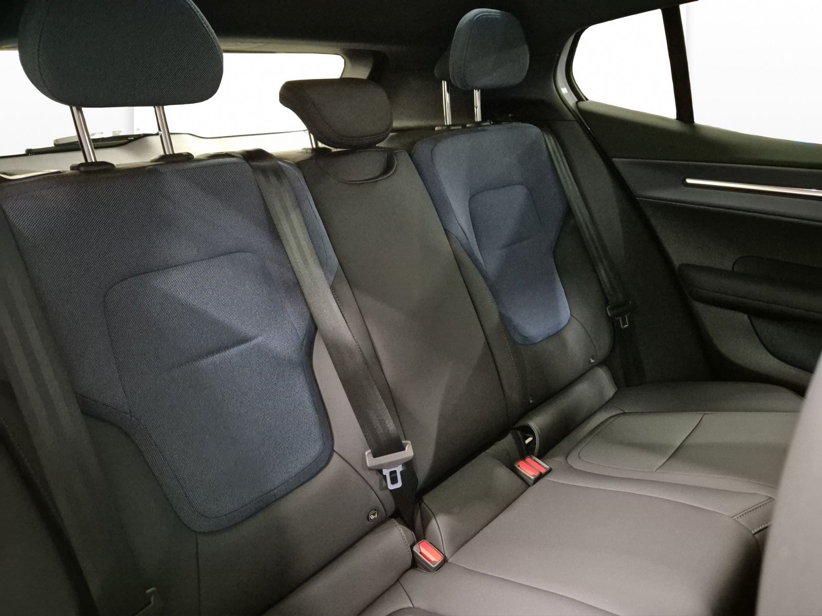 VOLVO EX30 E60 Twin Ultra Performance AWD-image-16