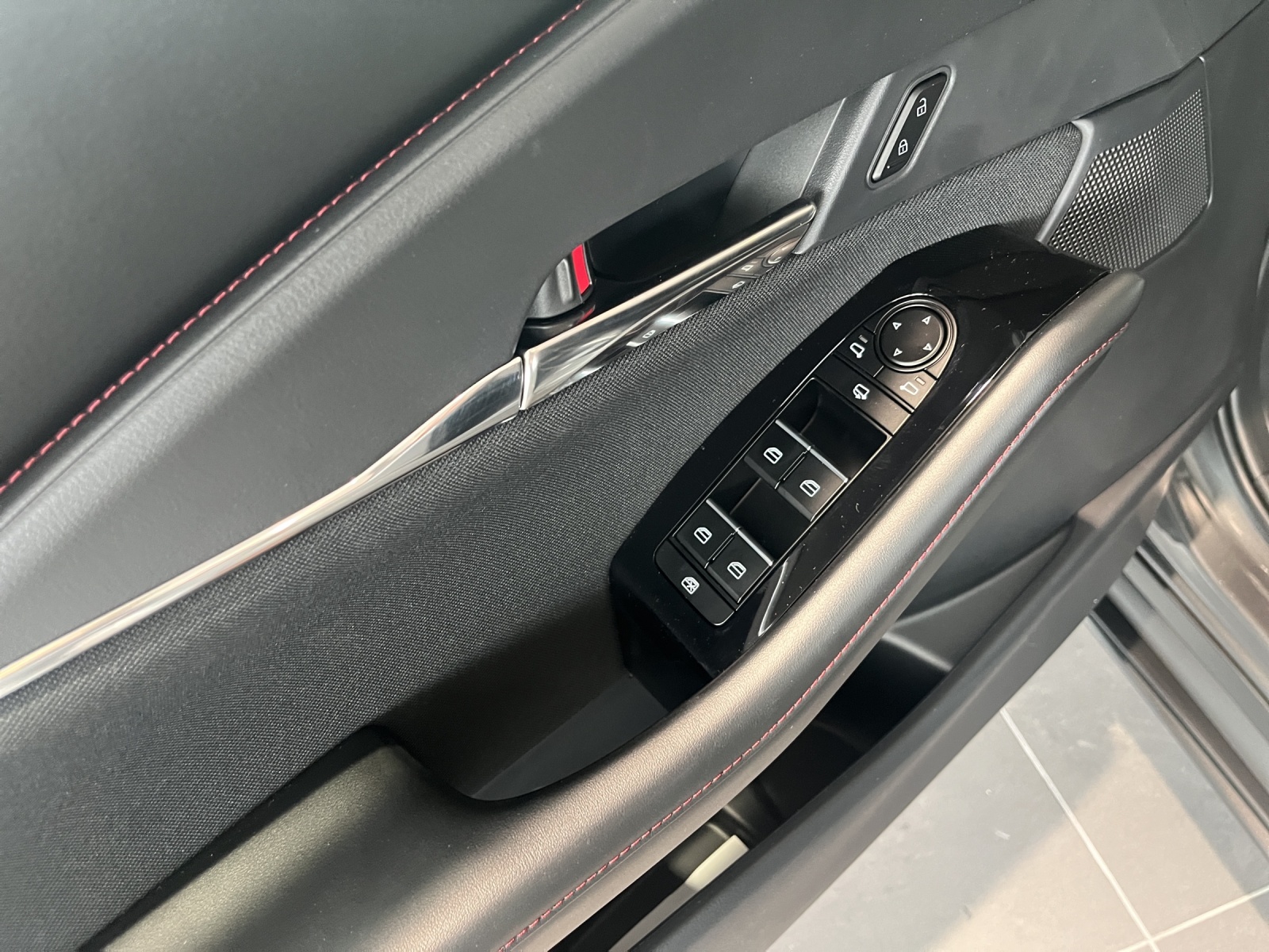 MAZDA CX-30 SKYACTIV-X 186 M Hybrid Homura FWD AT-image-4