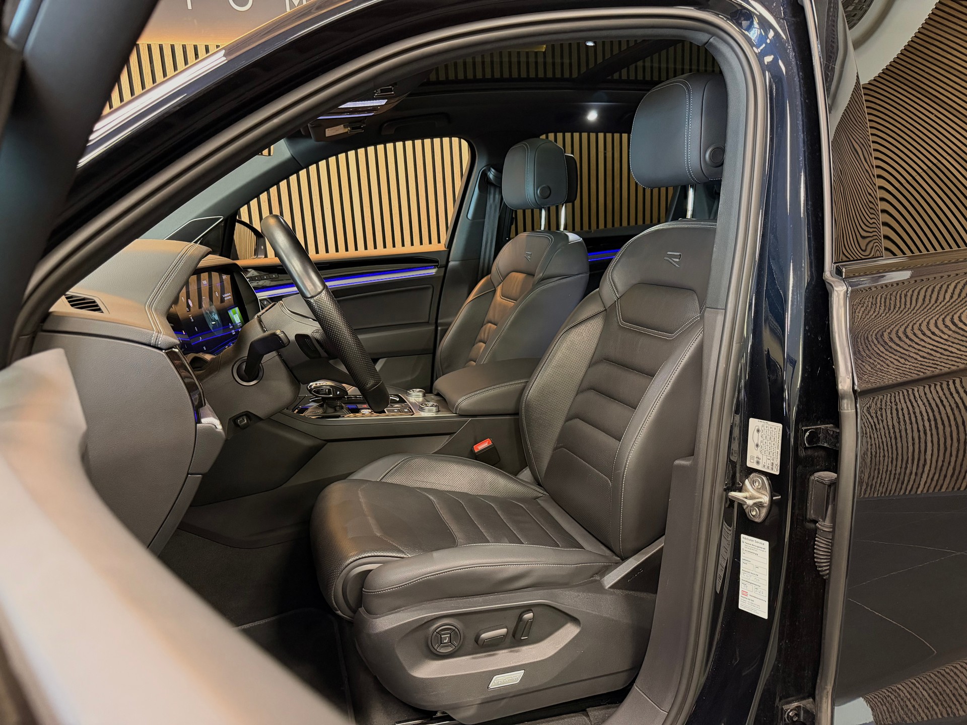 VW Touareg 3.0 TSI eHybrid R Tiptronic | Absolute Vollausstattung | 1. Hand | CH-Fzg. | CarVertical-image-14