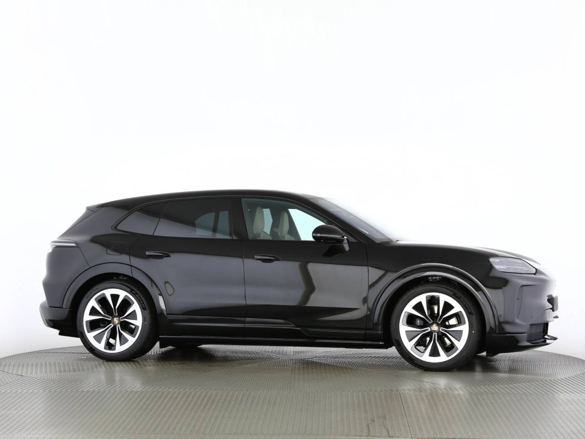 PORSCHE Cayenne Electric-image-23