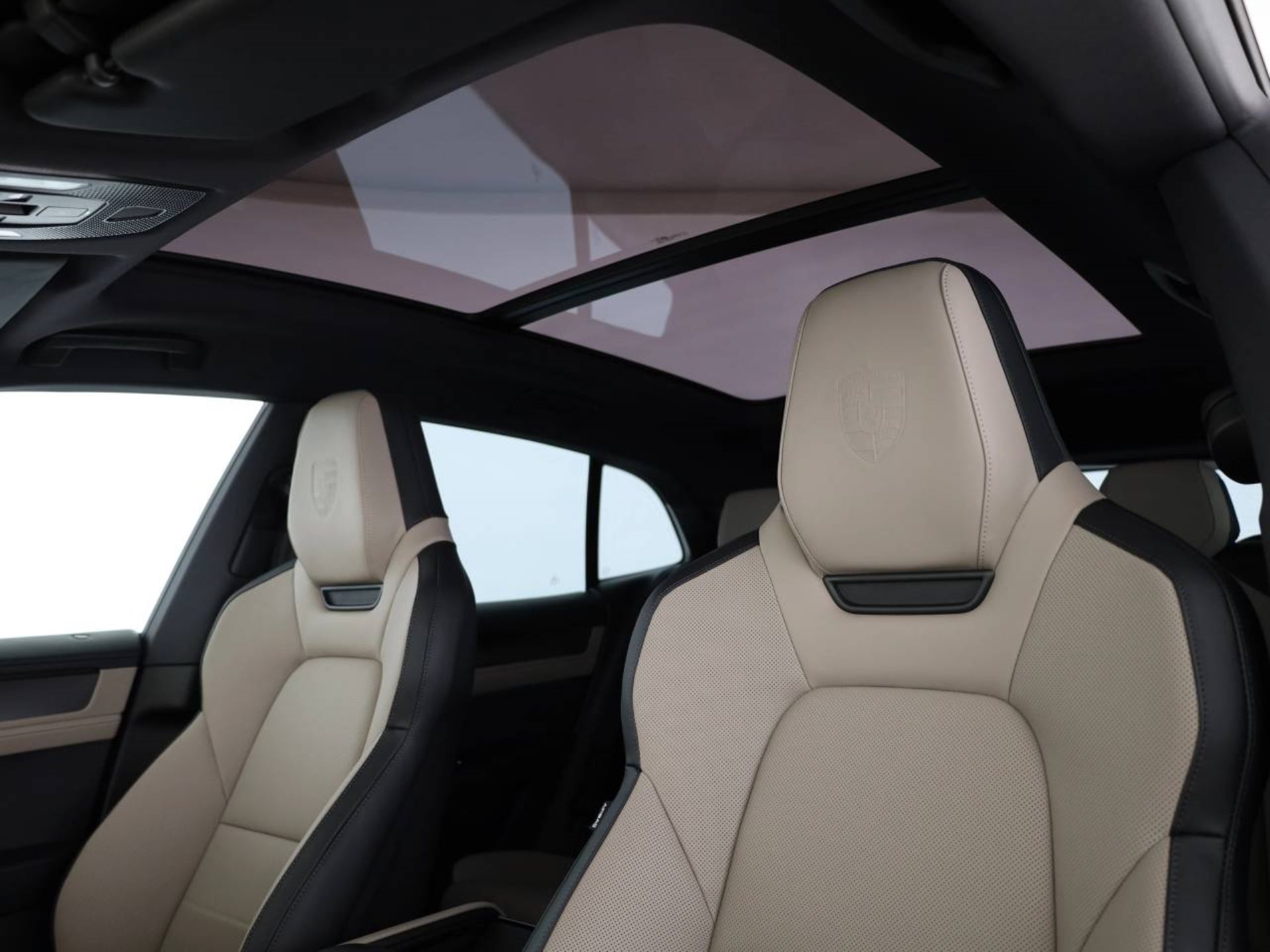 PORSCHE Cayenne Electric-image-4