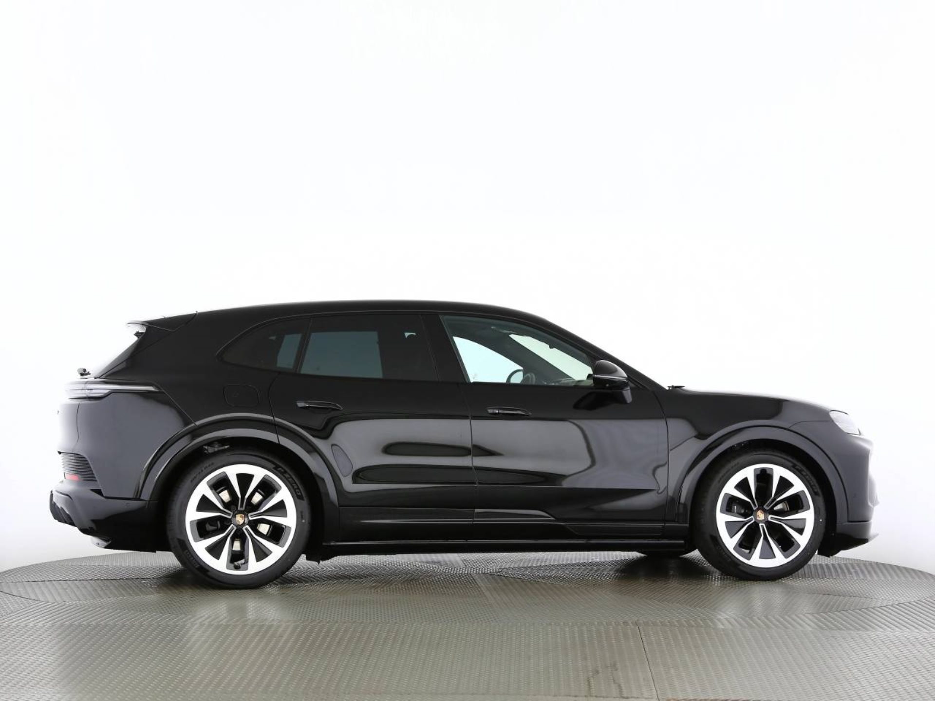 PORSCHE Cayenne Electric-image-24