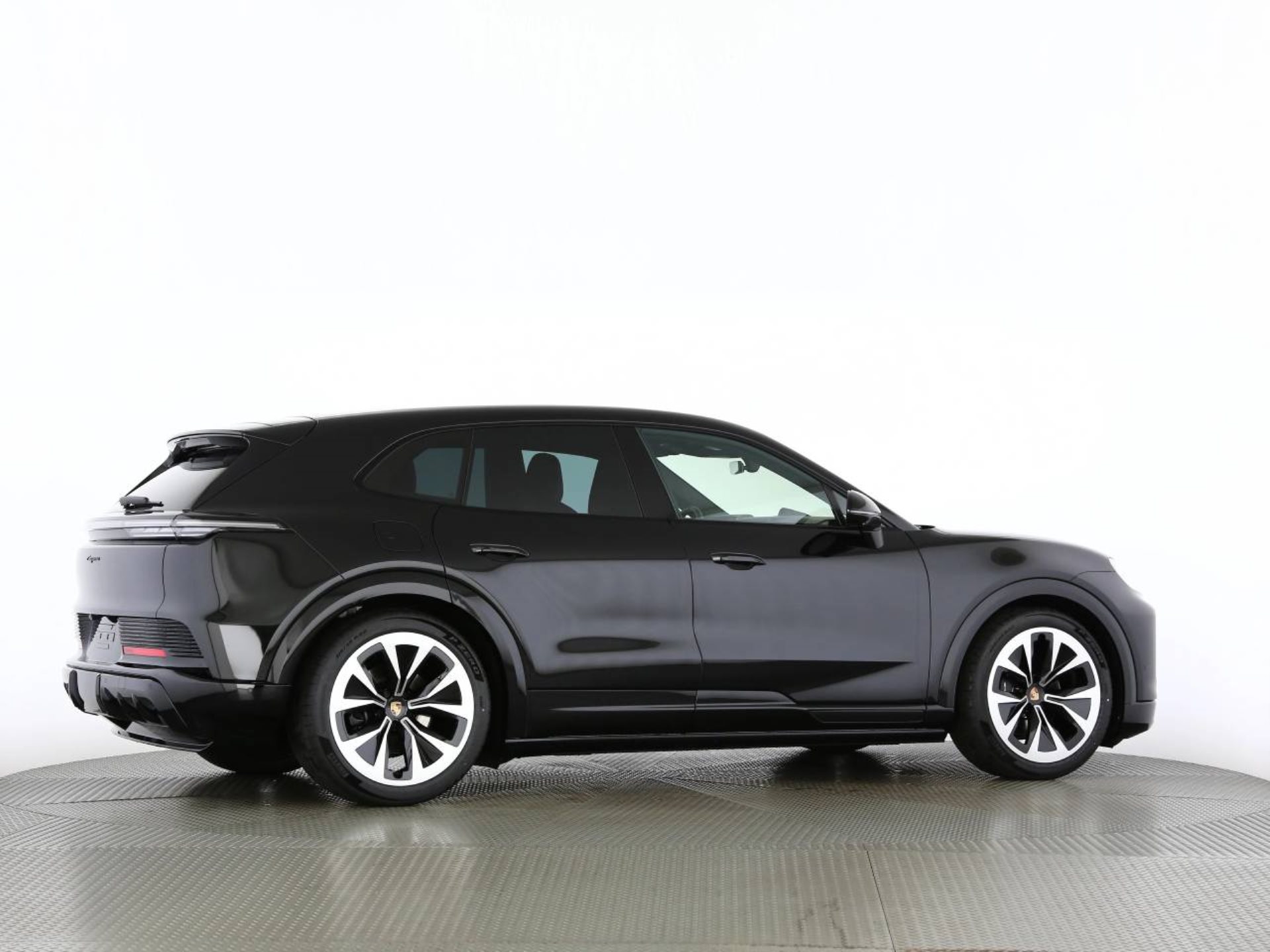 PORSCHE Cayenne Electric-image-25
