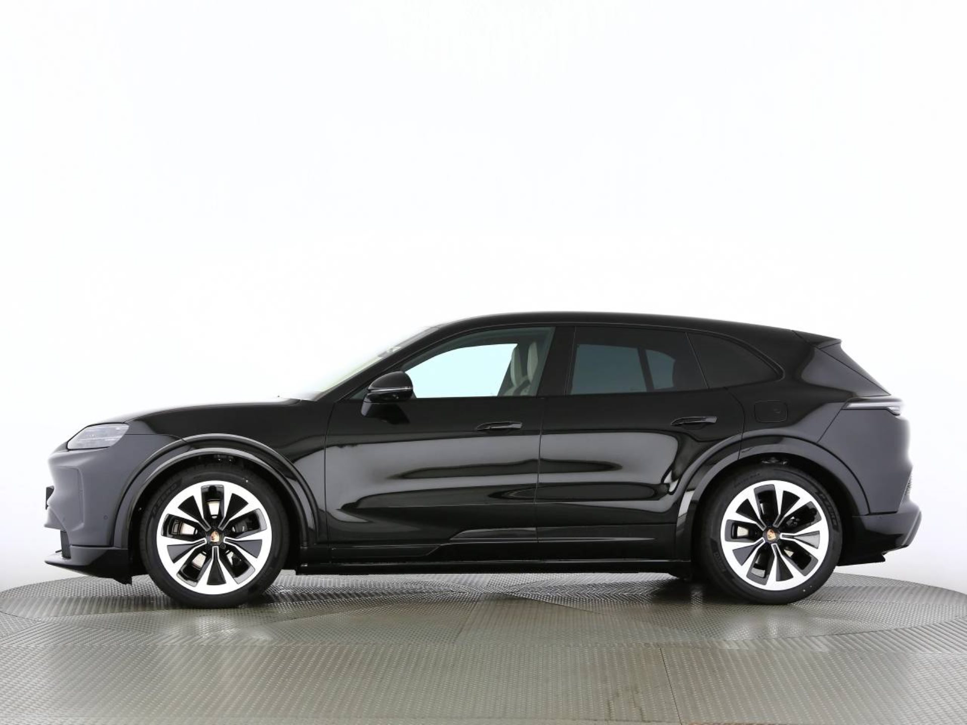 PORSCHE Cayenne Electric-image-13