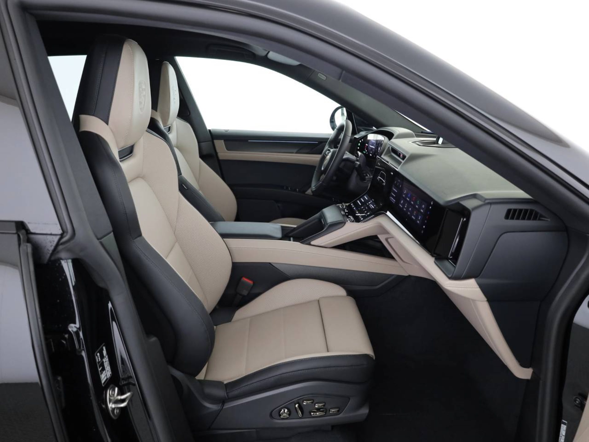 PORSCHE Cayenne Electric-image-30