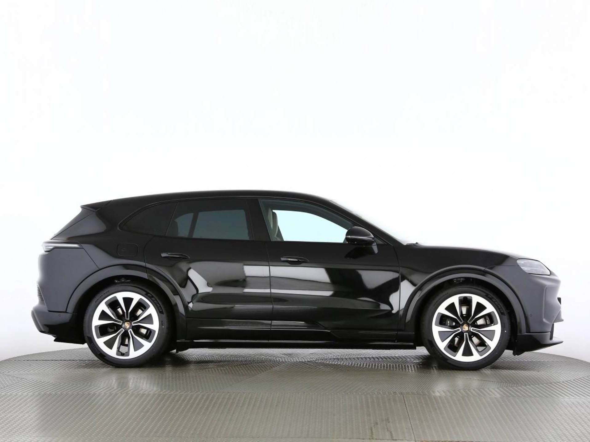 PORSCHE Cayenne Electric-image-1