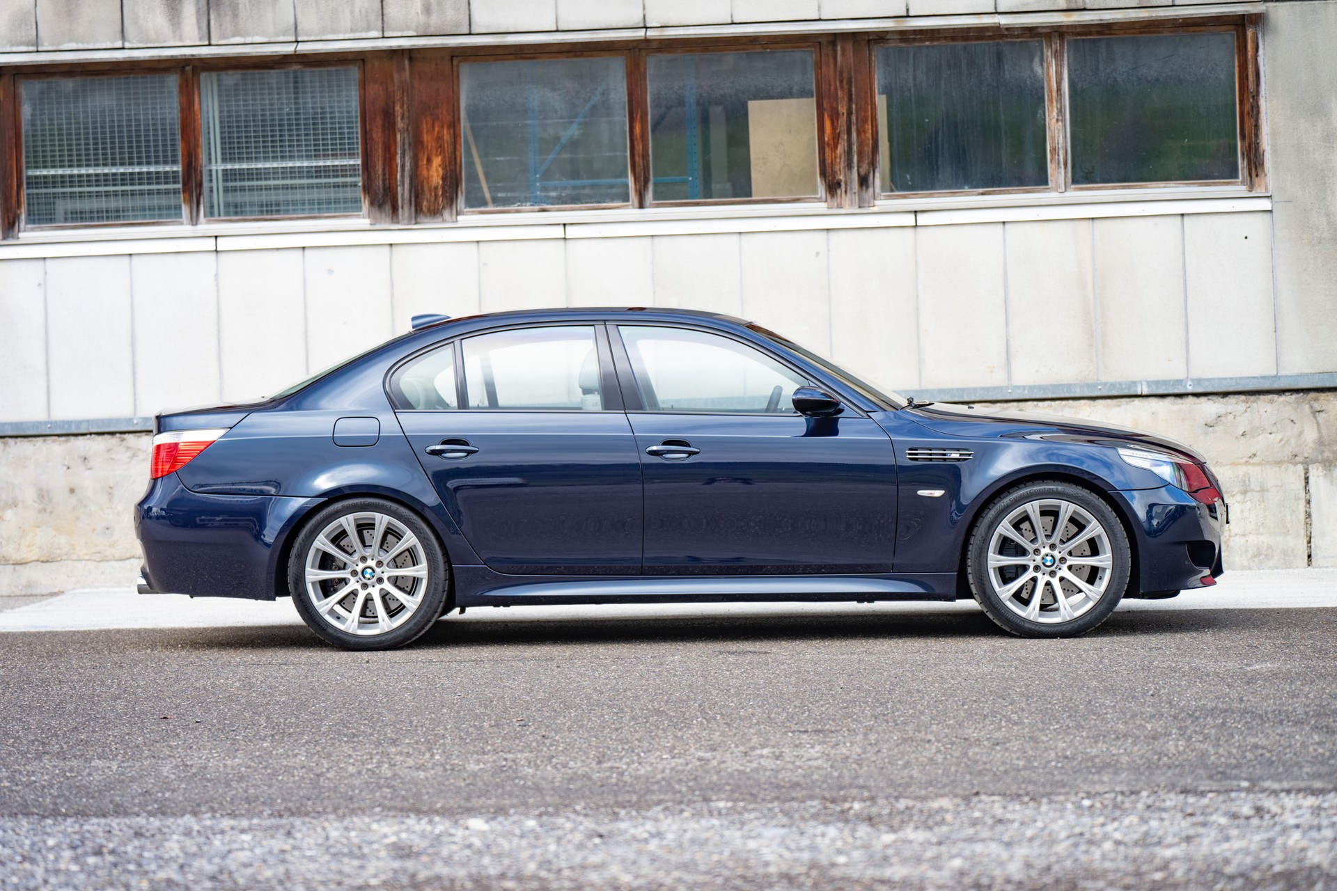 BMW M5 E60 5.0 V10-image-5