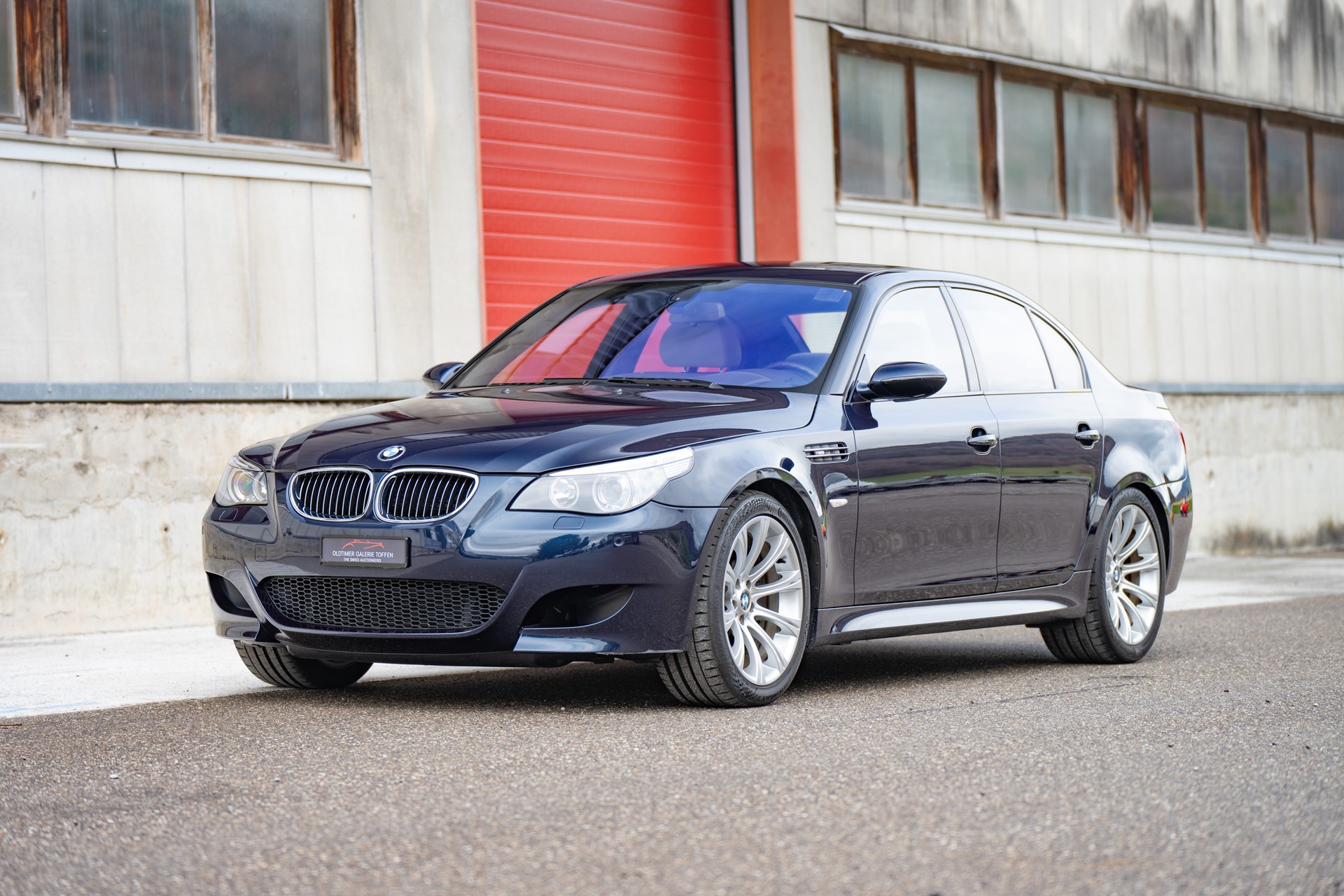 BMW M5 E60 5.0 V10-image-1