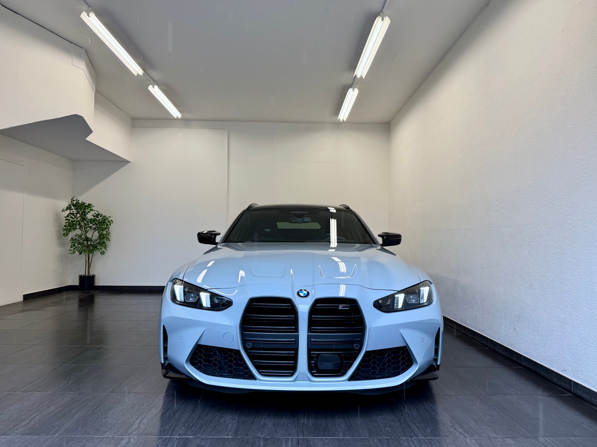 BMW M3 Touring xDrive Competition M LCI 530 PS "Brooklyn Grey"-showroom-element-3