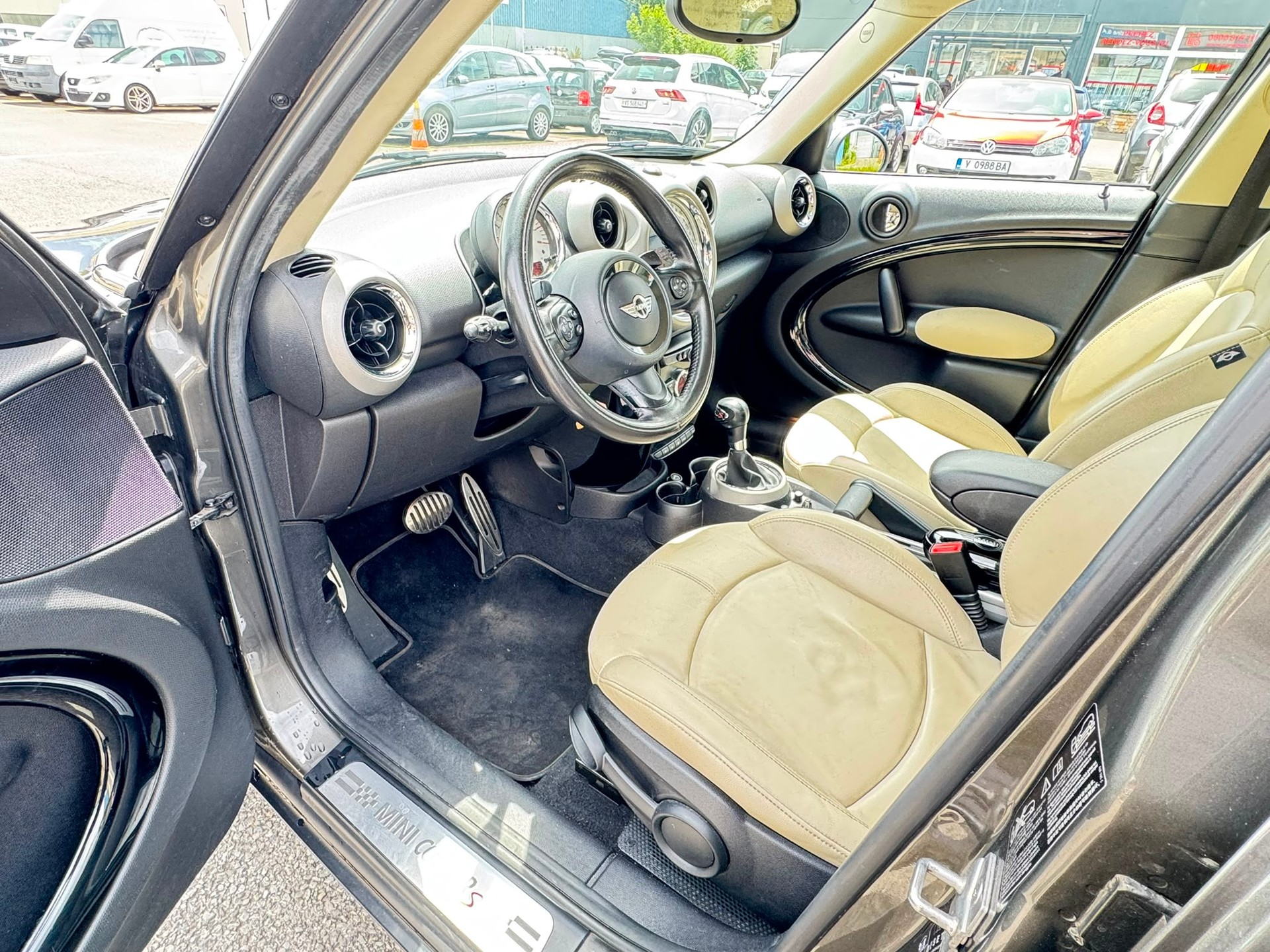 MINI Countryman Cooper S FWD Steptronic-image-9