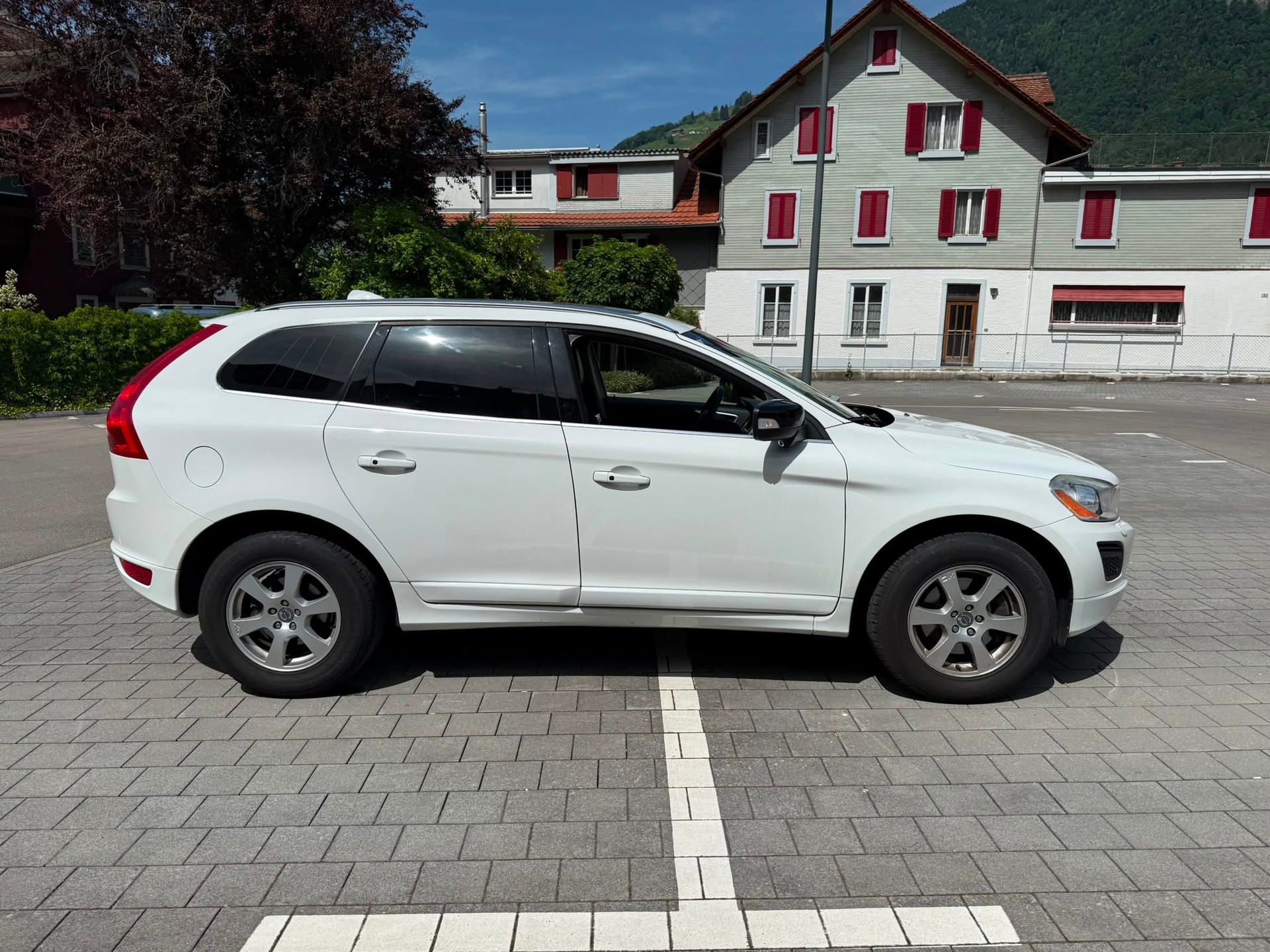 VOLVO XC60 D5 AWD Momentum Geartronic-showroom-element-3