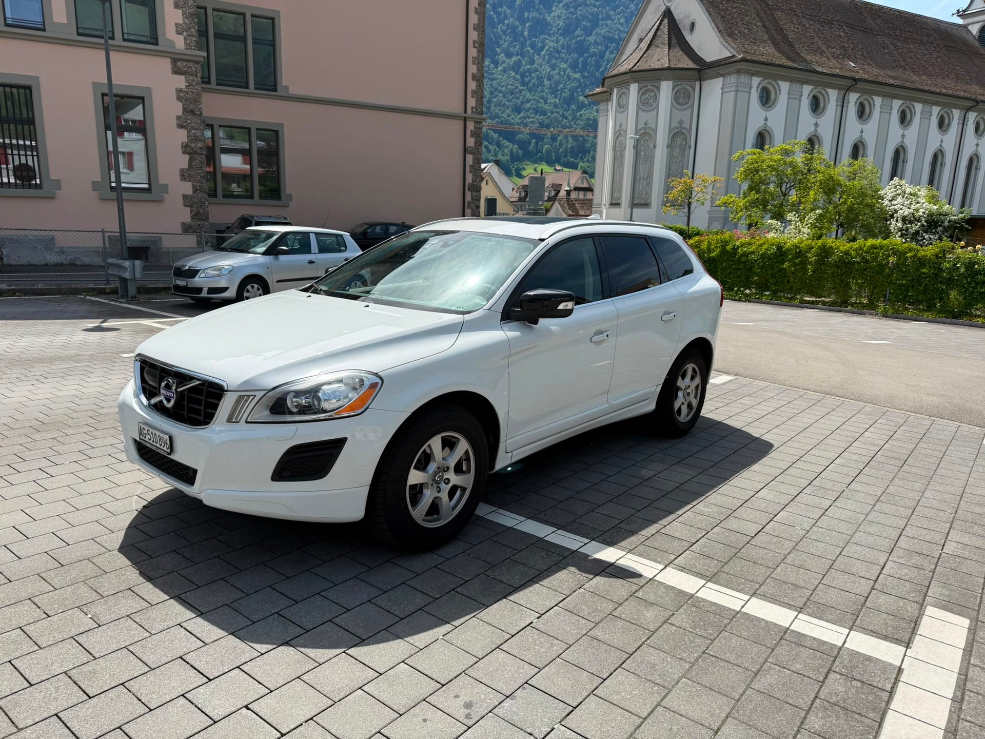 VOLVO XC60 D5 AWD Momentum Geartronic-showroom-element-2