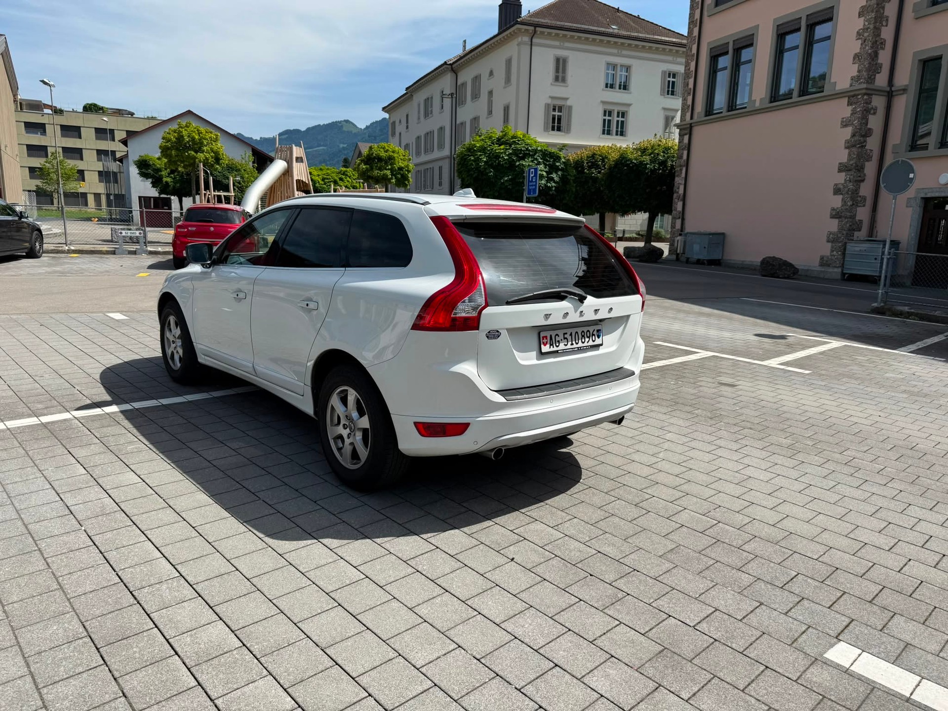 VOLVO XC60 D5 AWD Momentum Geartronic-image-14