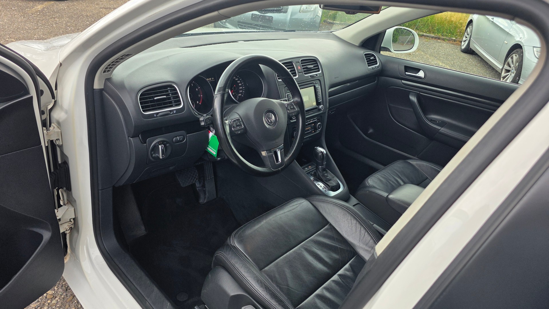 VW Golf Variant 1.4 TSI Highline DSG-image-8