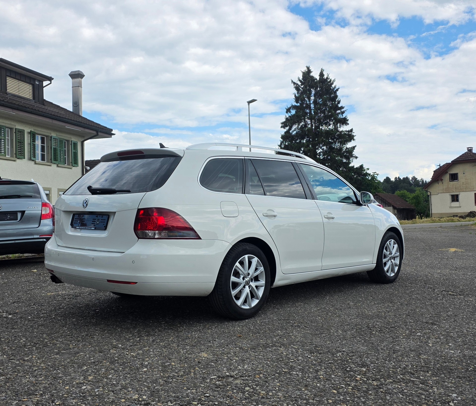 VW Golf Variant 1.4 TSI Highline DSG-image-5