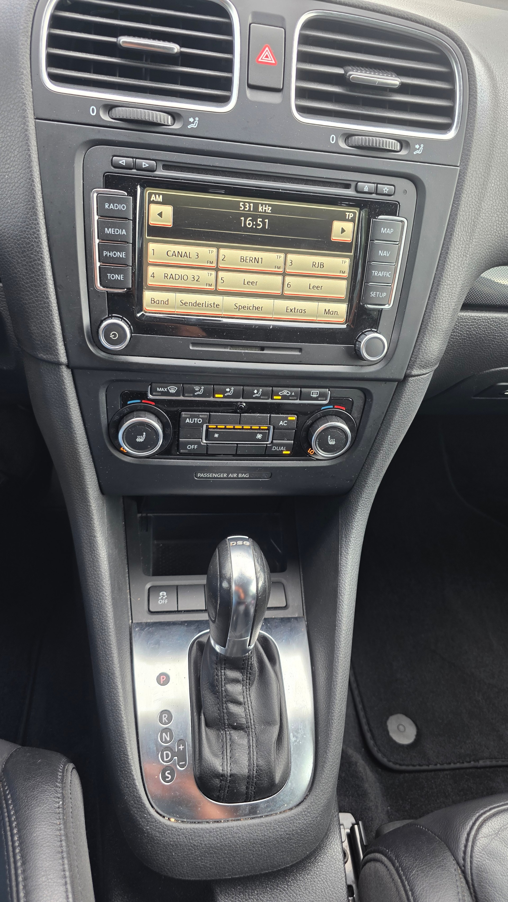 VW Golf Variant 1.4 TSI Highline DSG-image-12