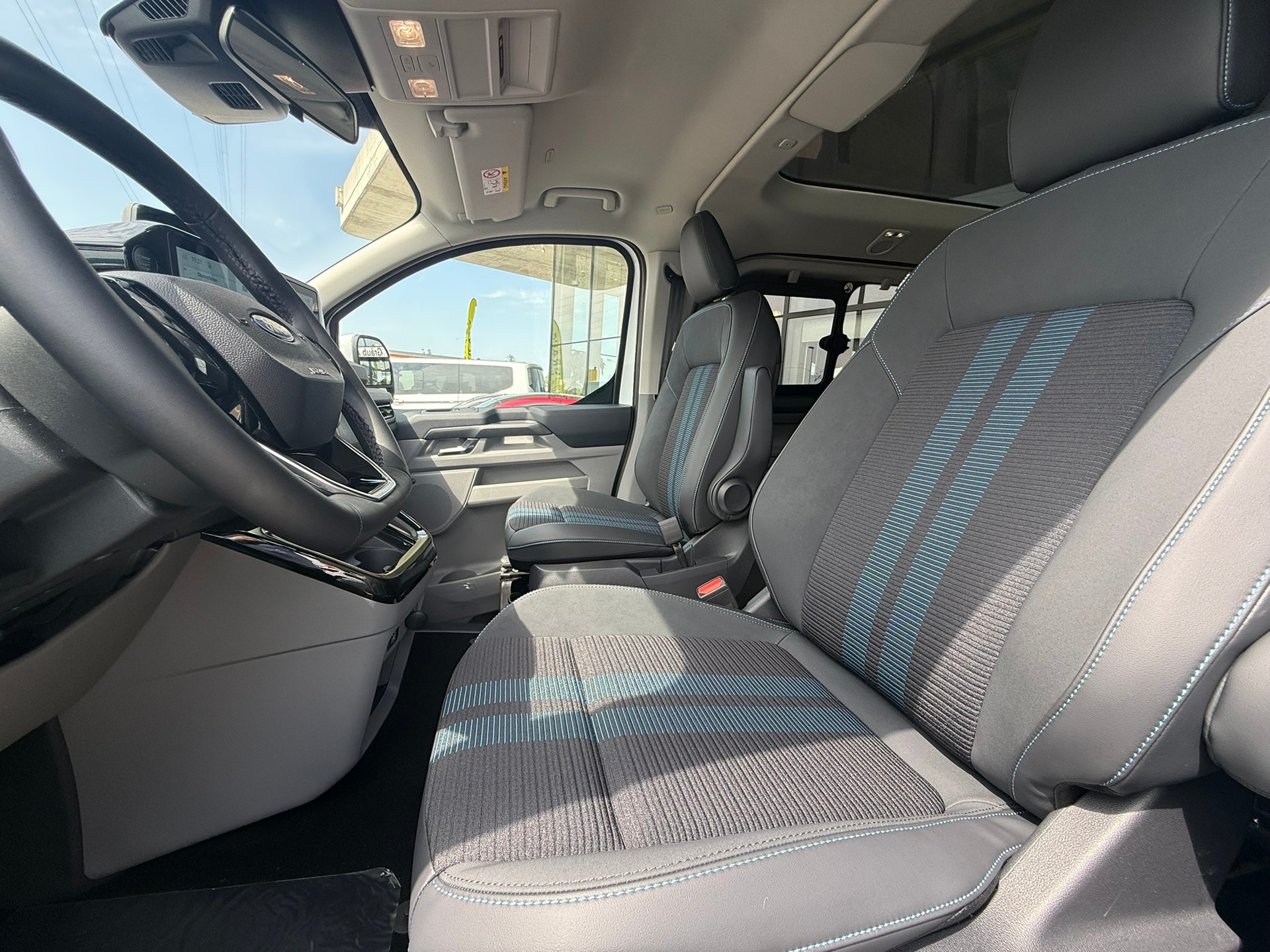 FORD Tourneo Bus 320 L1H1 Sport Automat 4x4-image-7