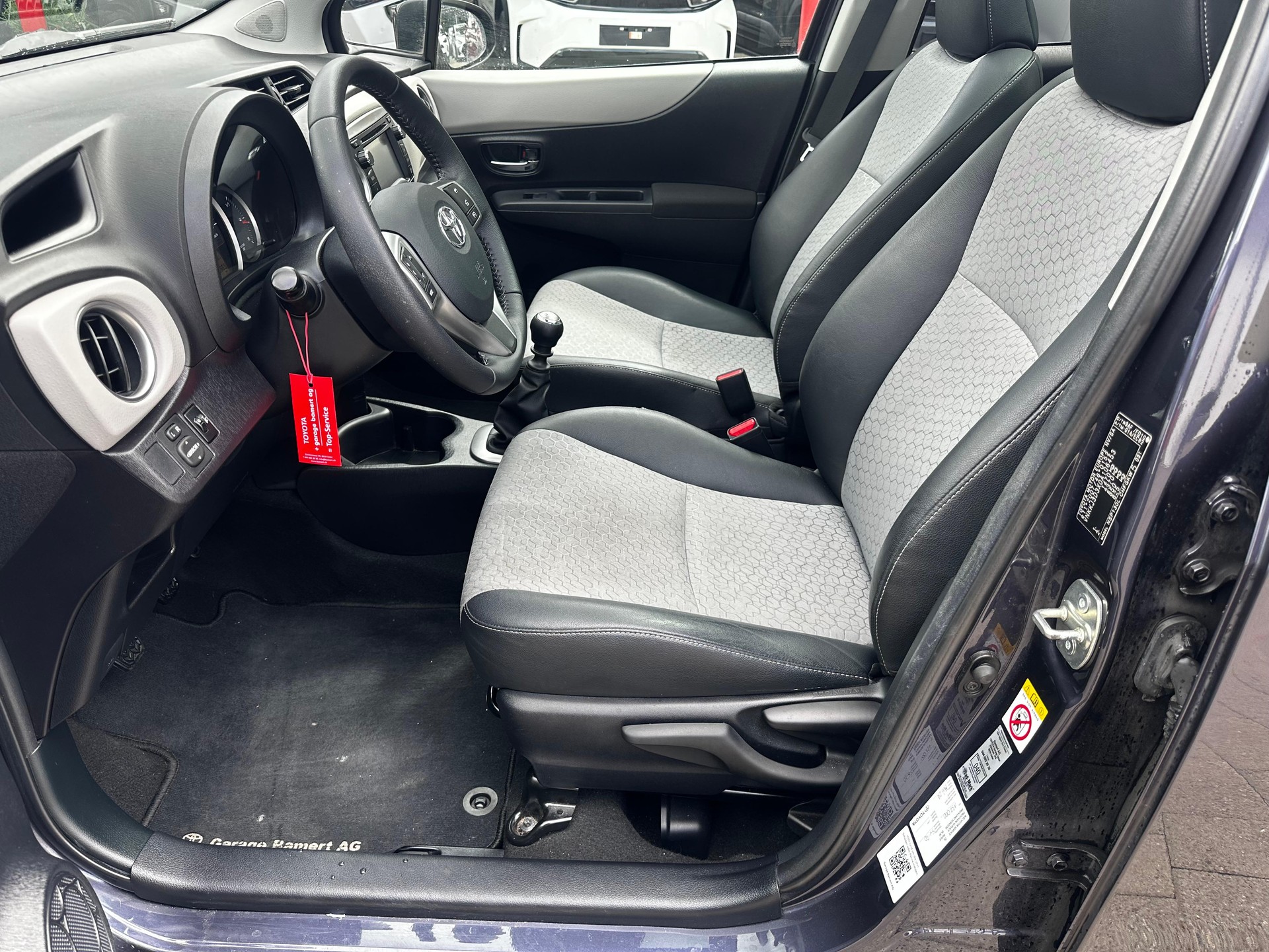TOYOTA Yaris 1.33 VVT-i Sol Premium-image-8