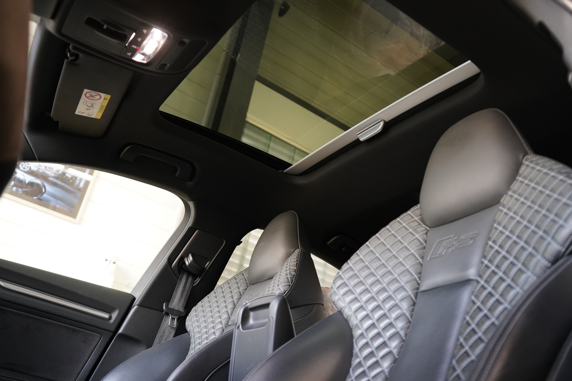 AUDI RS3 Limousine 2.5 TSI quattro S-tronic / APR 470Ps **-image-24