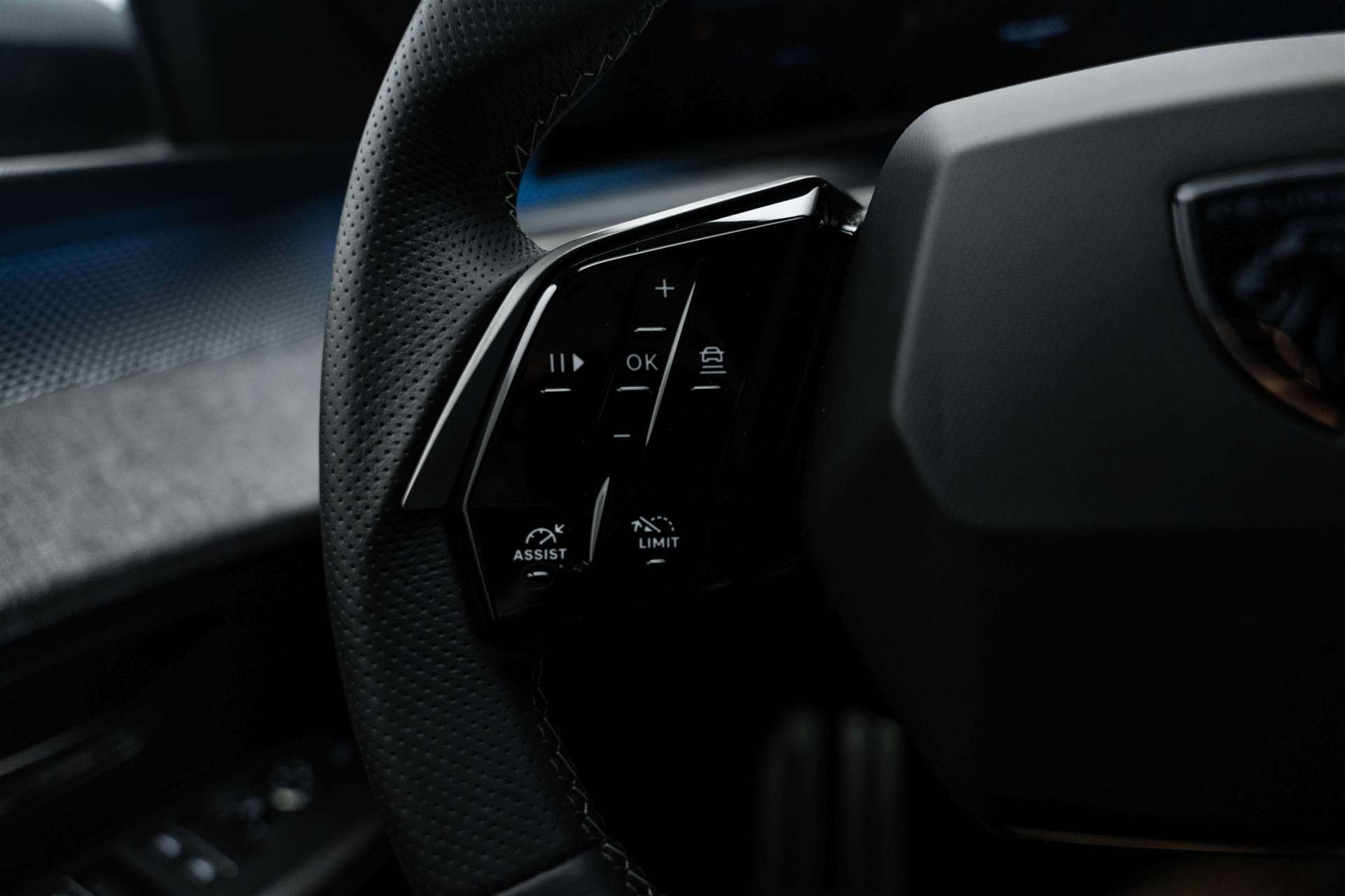 PEUGEOT 5008 145 Hybrid GT 7-Plätzer e-DCS-Automat-image-14